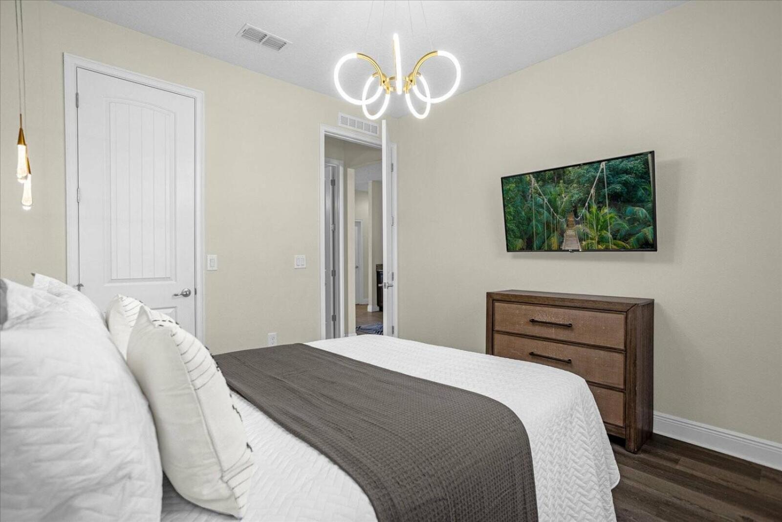 Awsome 8 Bd 6.5 Ba Sleeps 20 Encore Holiday home
