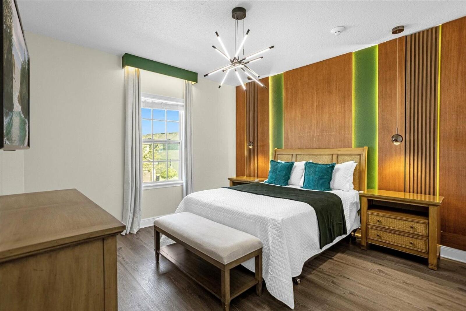 Awsome 8 Bd 6.5 Ba Sleeps 20 Encore Holiday home *