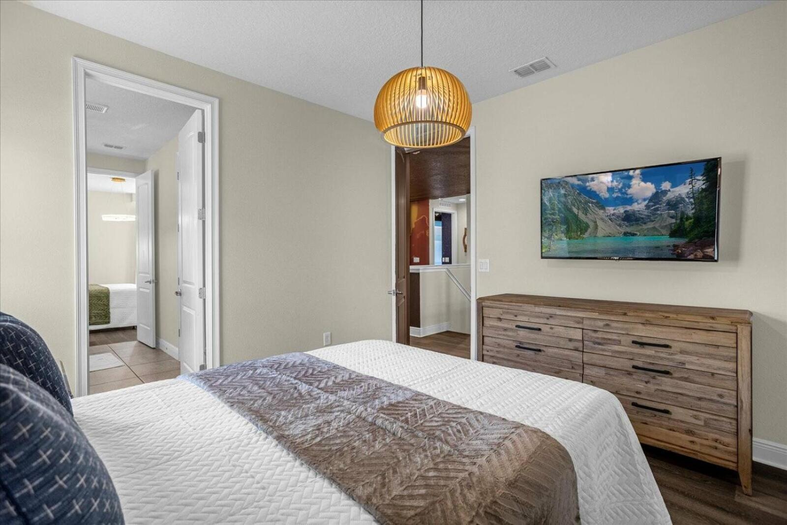 Awsome 8 Bd 6.5 Ba Sleeps 20 Encore Orlando
