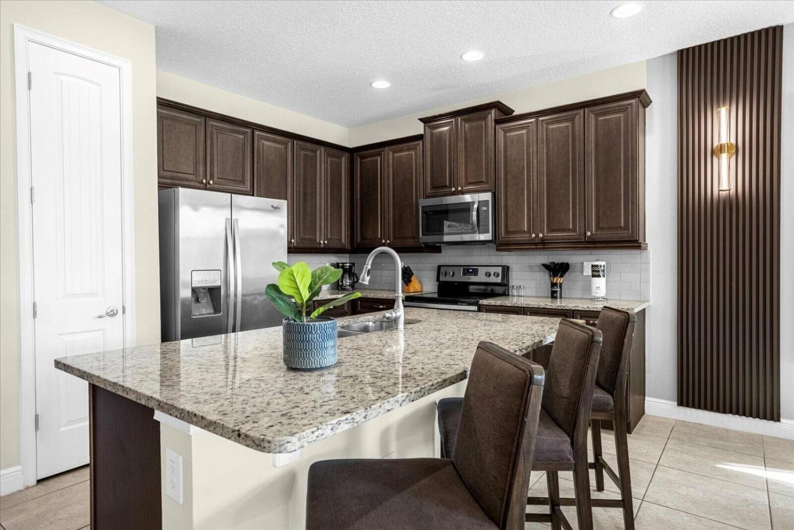 Awsome 8 Bd 6.5 Ba Sleeps 20 Encore