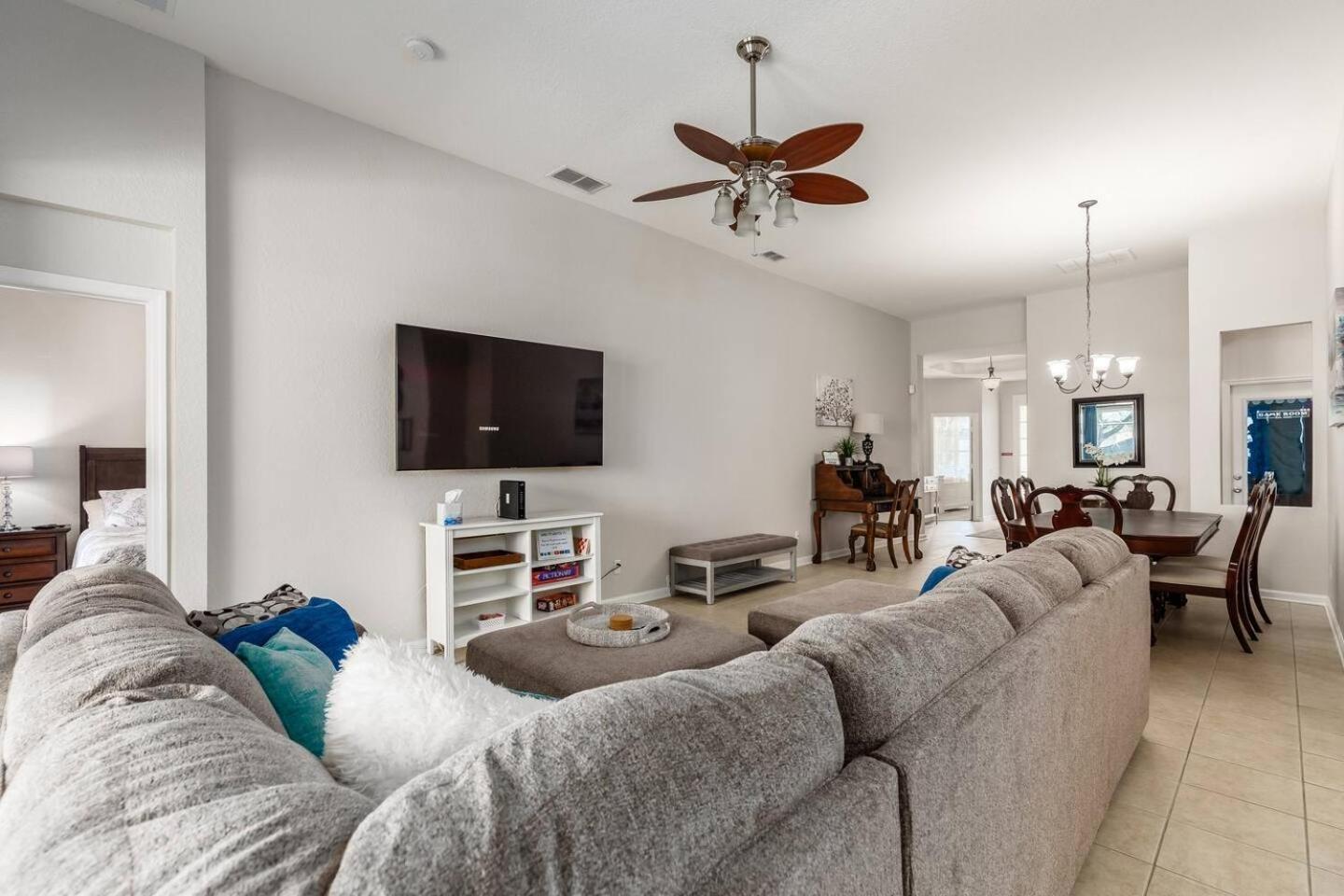 7782 Basnett Circle 4bed Holiday home *