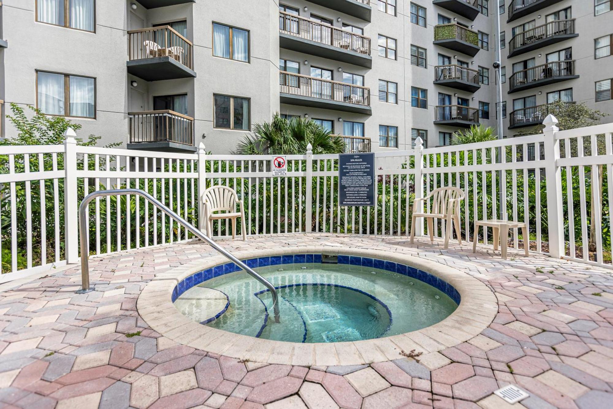 18-universal And Heart Of International Dr Apartment *