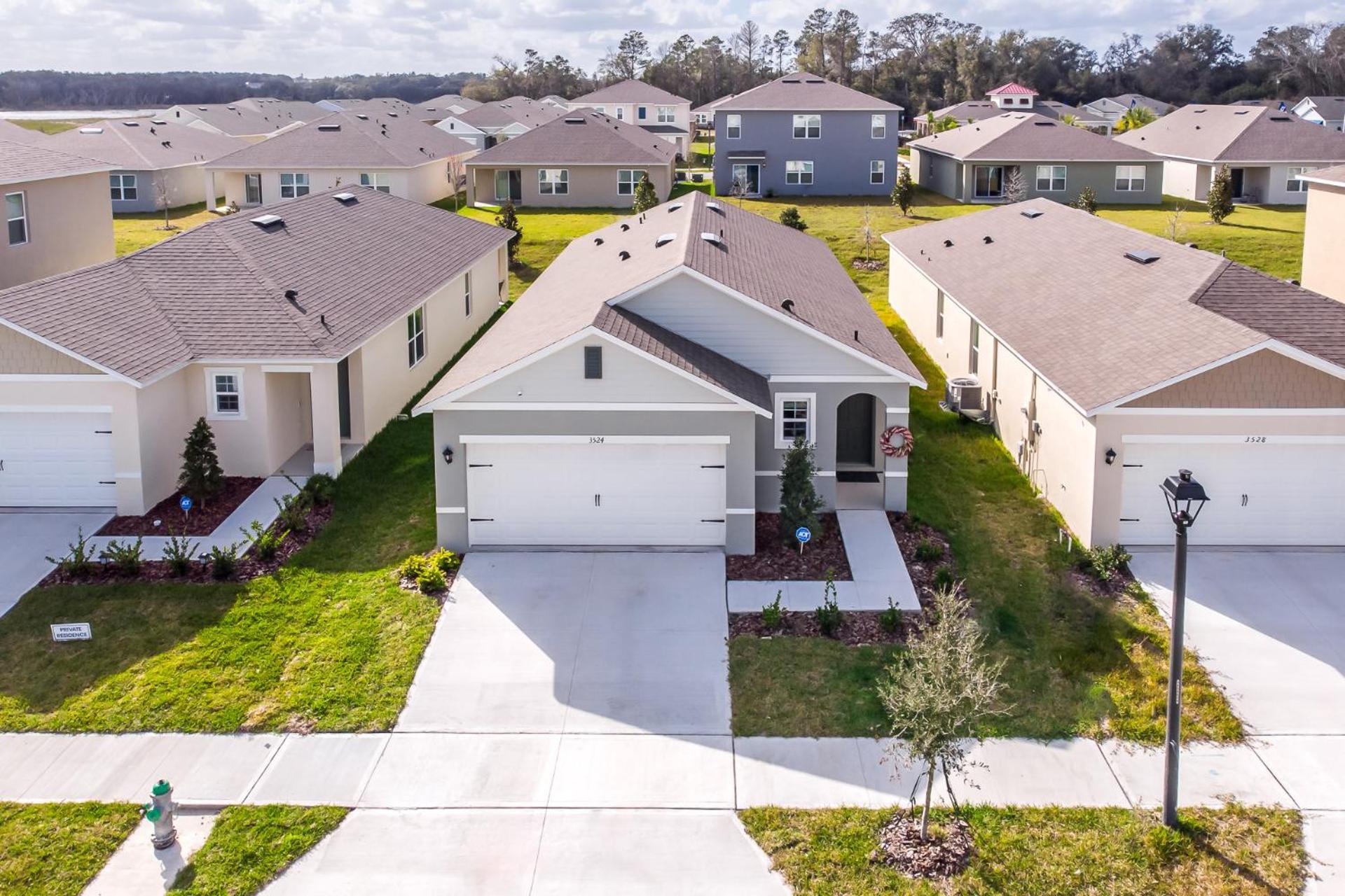 Entire House Close To Holiday home *