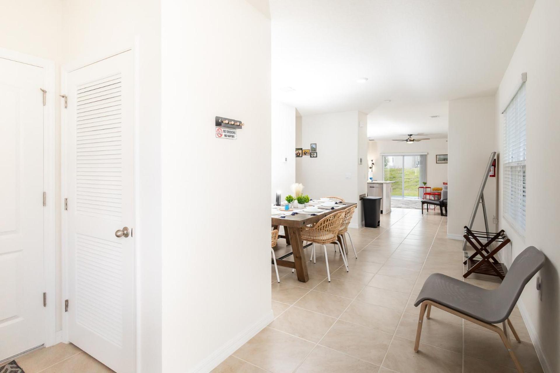 Entire House Close To Holiday home *
