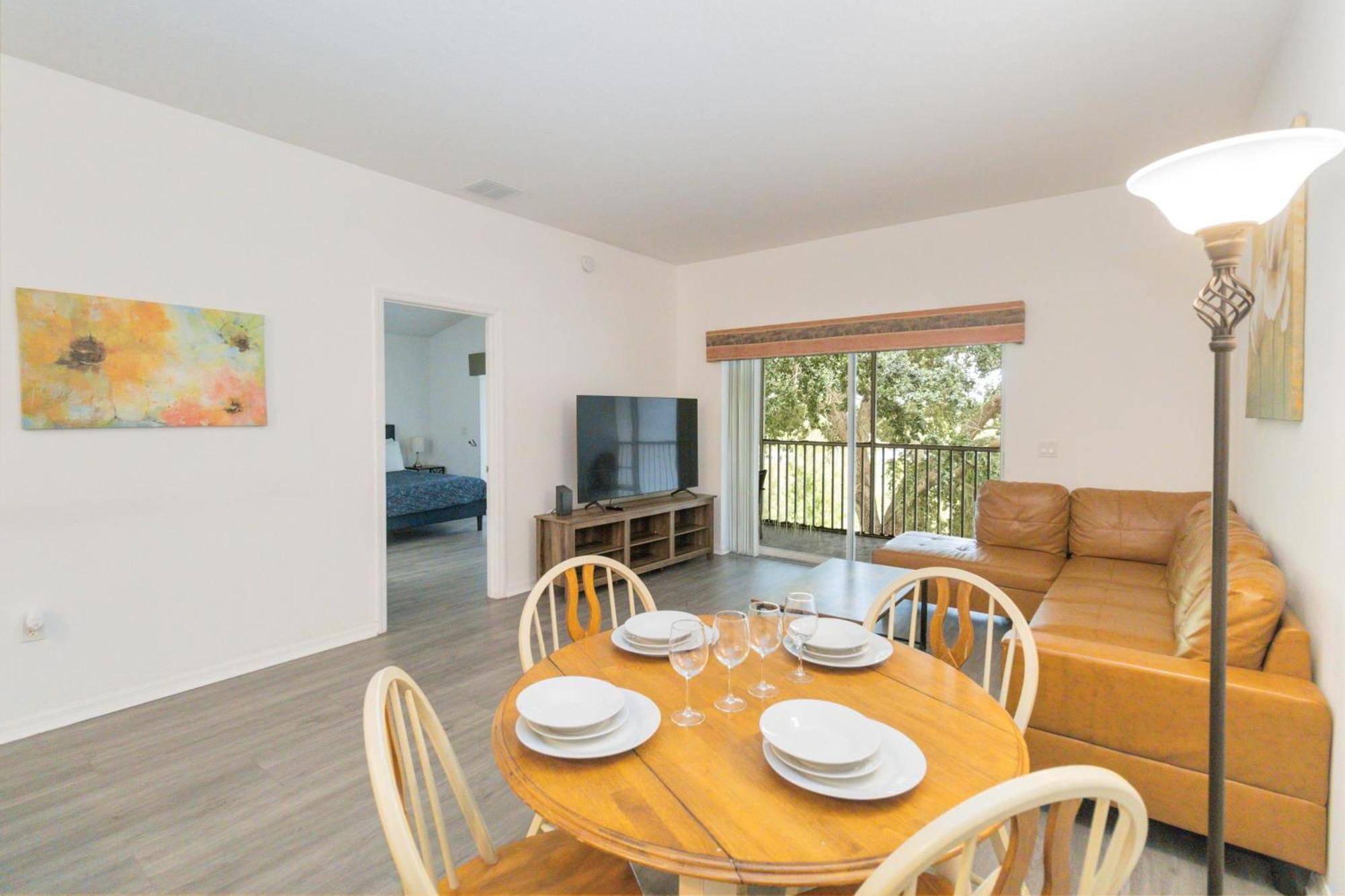 Huge Screened Patio That Overlooks Buck, Near Famous Attractions!! * Orlando