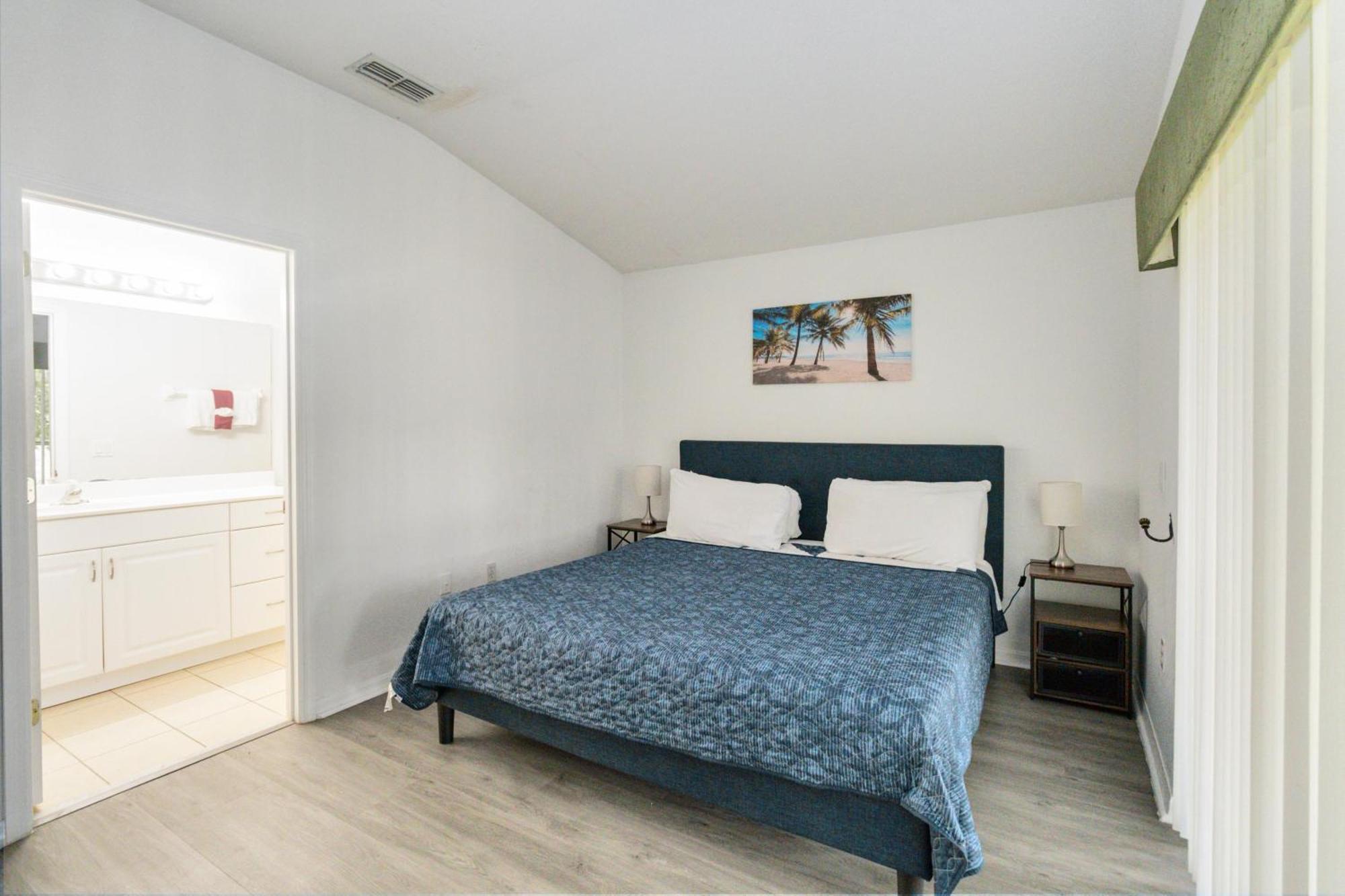 Apartment Huge Screened Patio That Overlooks Buck, Near Famous Attractions!! Orlando