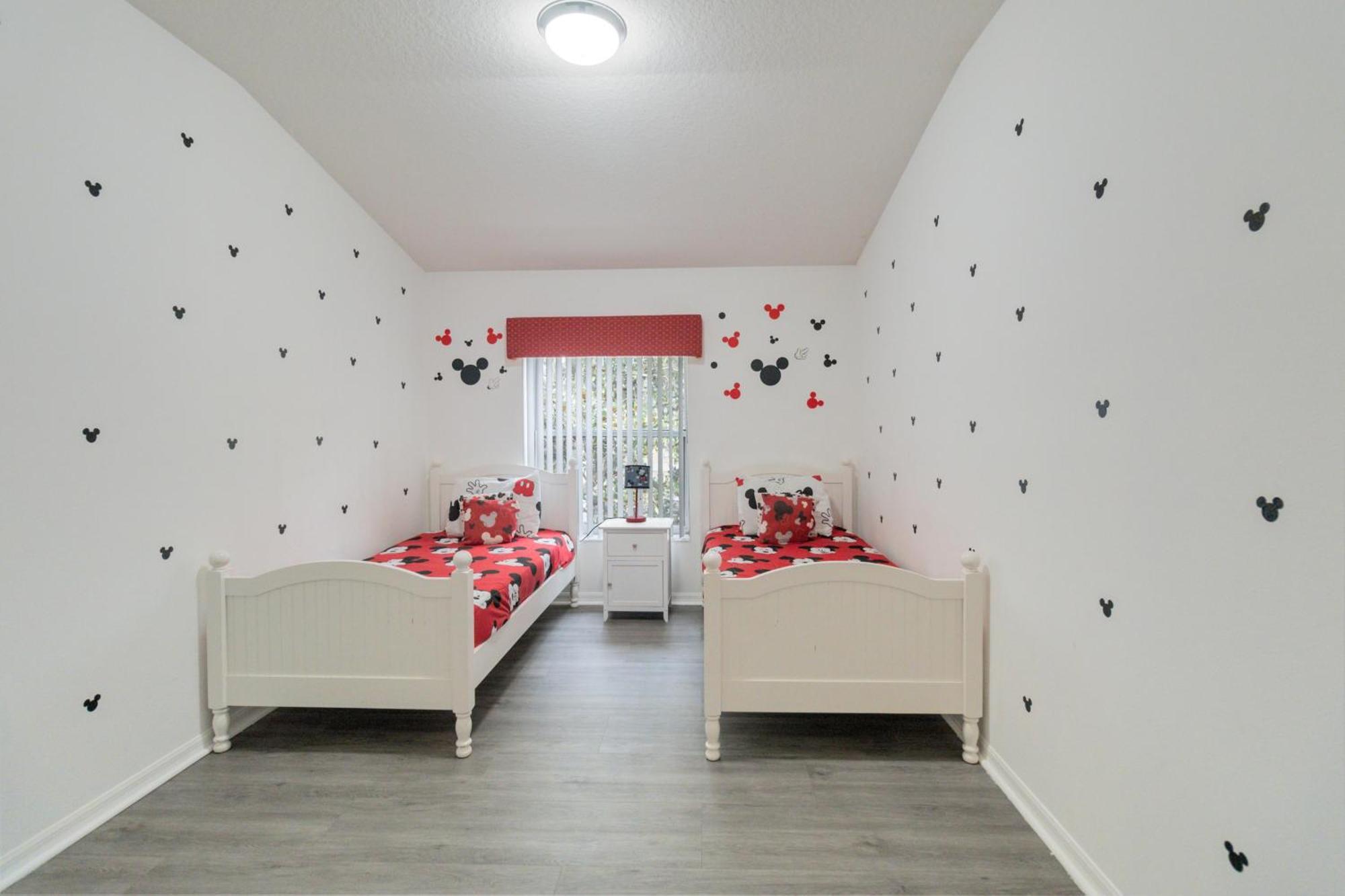 Huge Screened Patio That Overlooks Buck, Near Famous Attractions!! Orlando