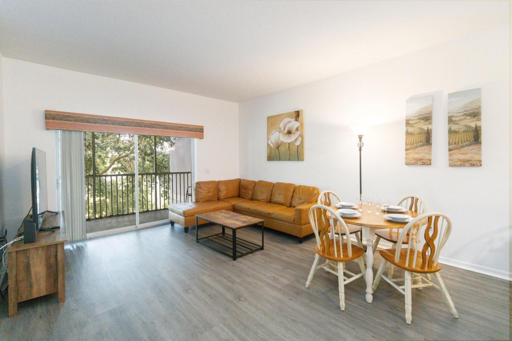 Huge Screened Patio That Overlooks Buck, Near Famous Attractions!! * Orlando