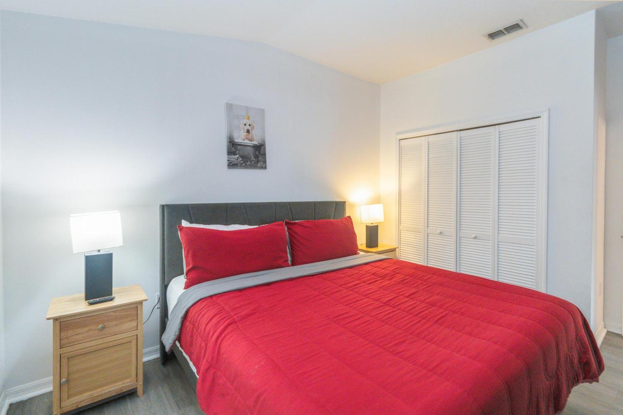 Huge Screened Patio That Overlooks Buck, Near Famous Attractions!! Apartment
