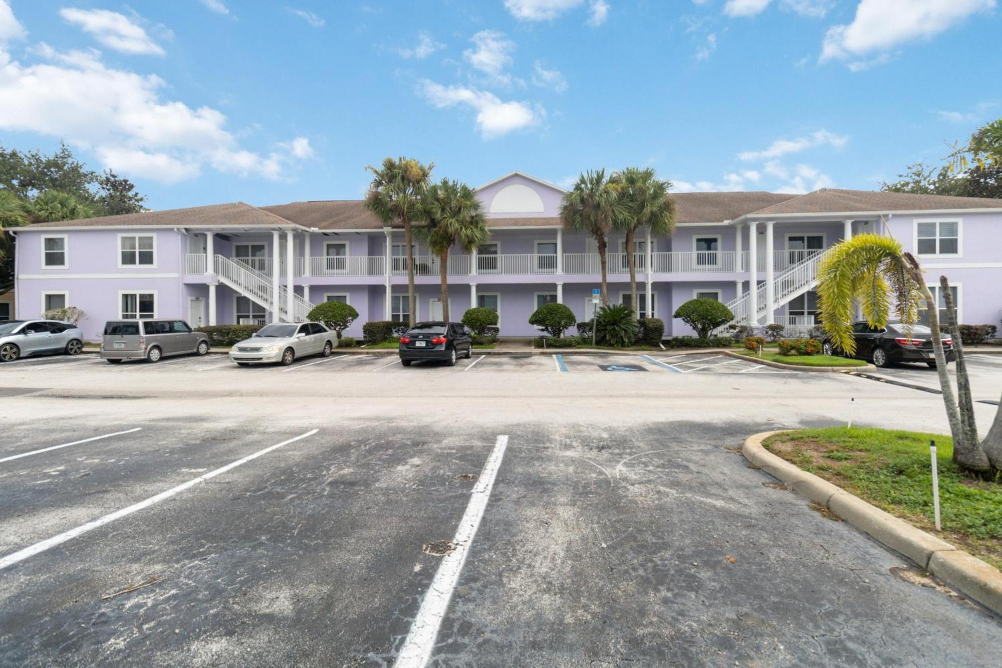 Huge Screened Patio That Overlooks Buck, Near Famous Attractions!! Apartment *