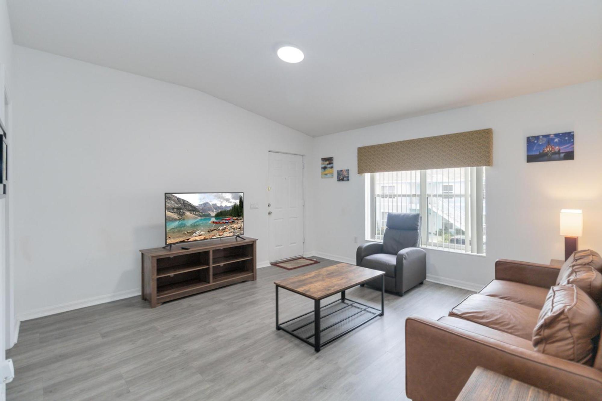 Apartment Huge Screened Patio That Overlooks Buck, Near Famous Attractions!! *