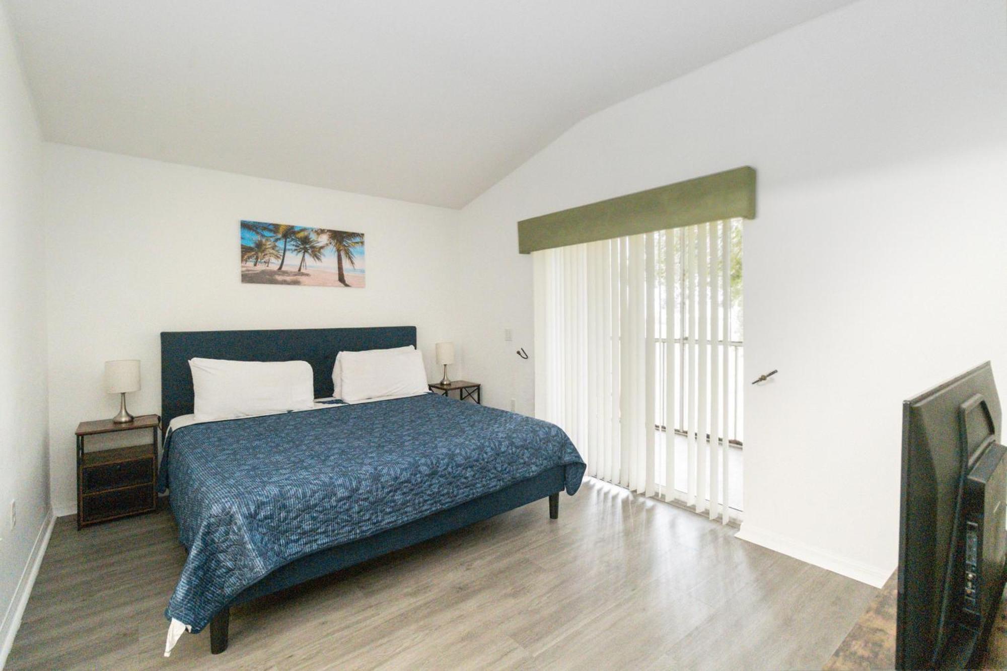 Huge Screened Patio That Overlooks Buck, Near Famous Attractions!! Orlando