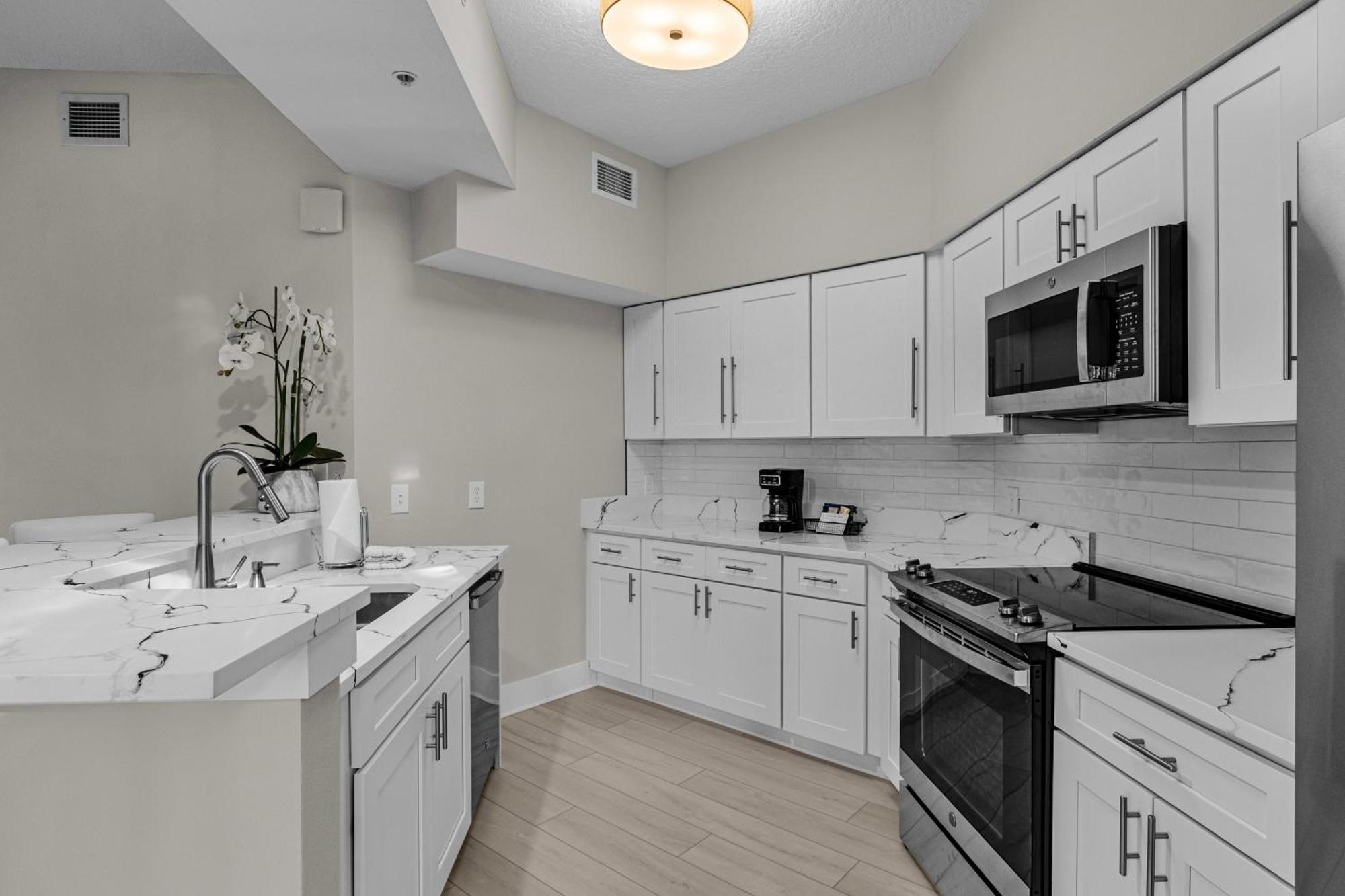 3 Bedroom Family Friendly At Worldquest Near 2734 *