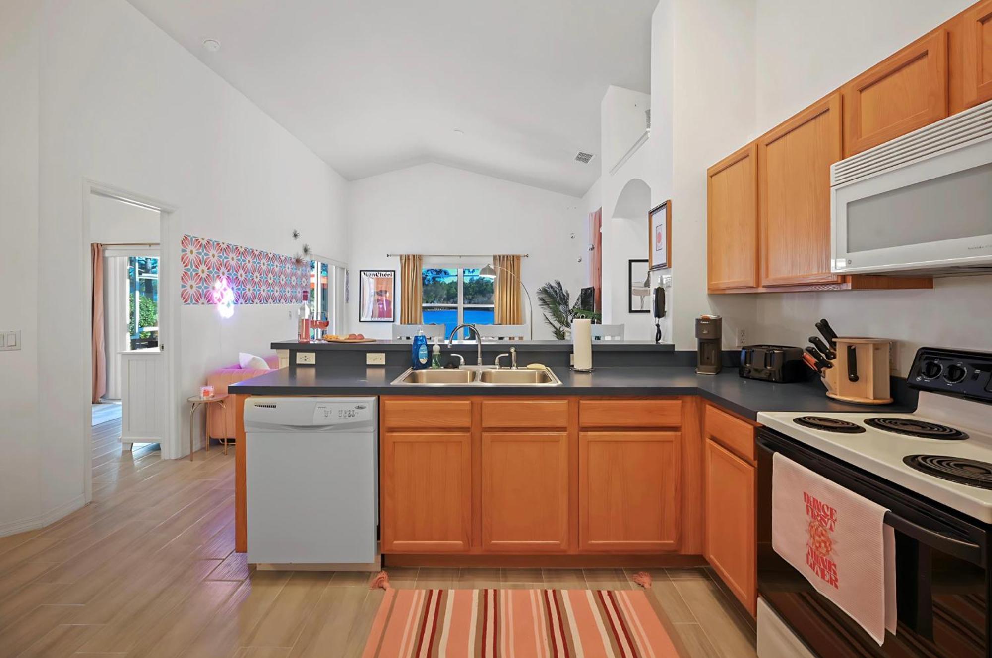 World Getaway: 4 Bedroom - Sunroof - Bbq Bliss Orlando