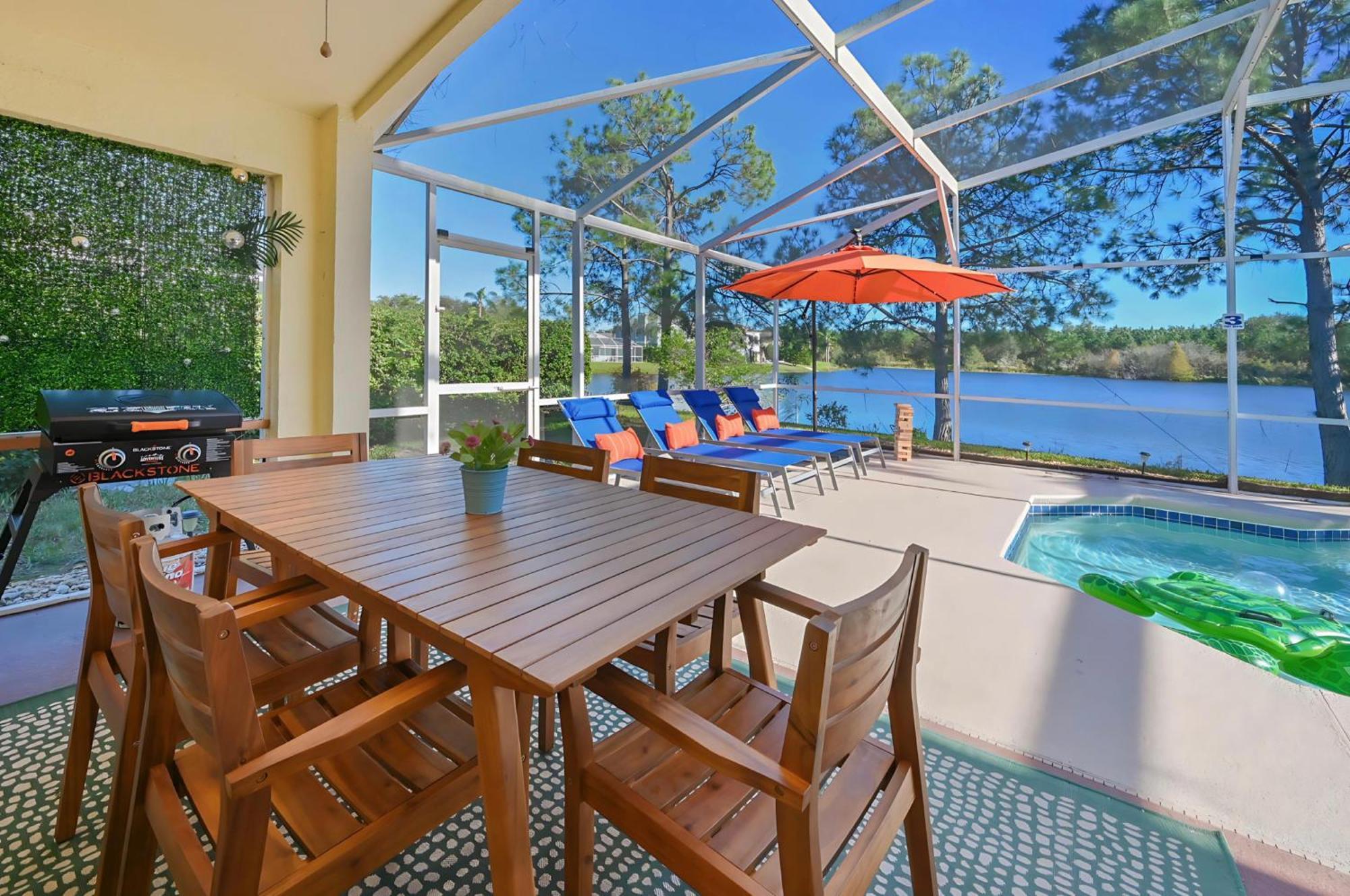 World Getaway: 4 Bedroom - Sunroof - Bbq Bliss