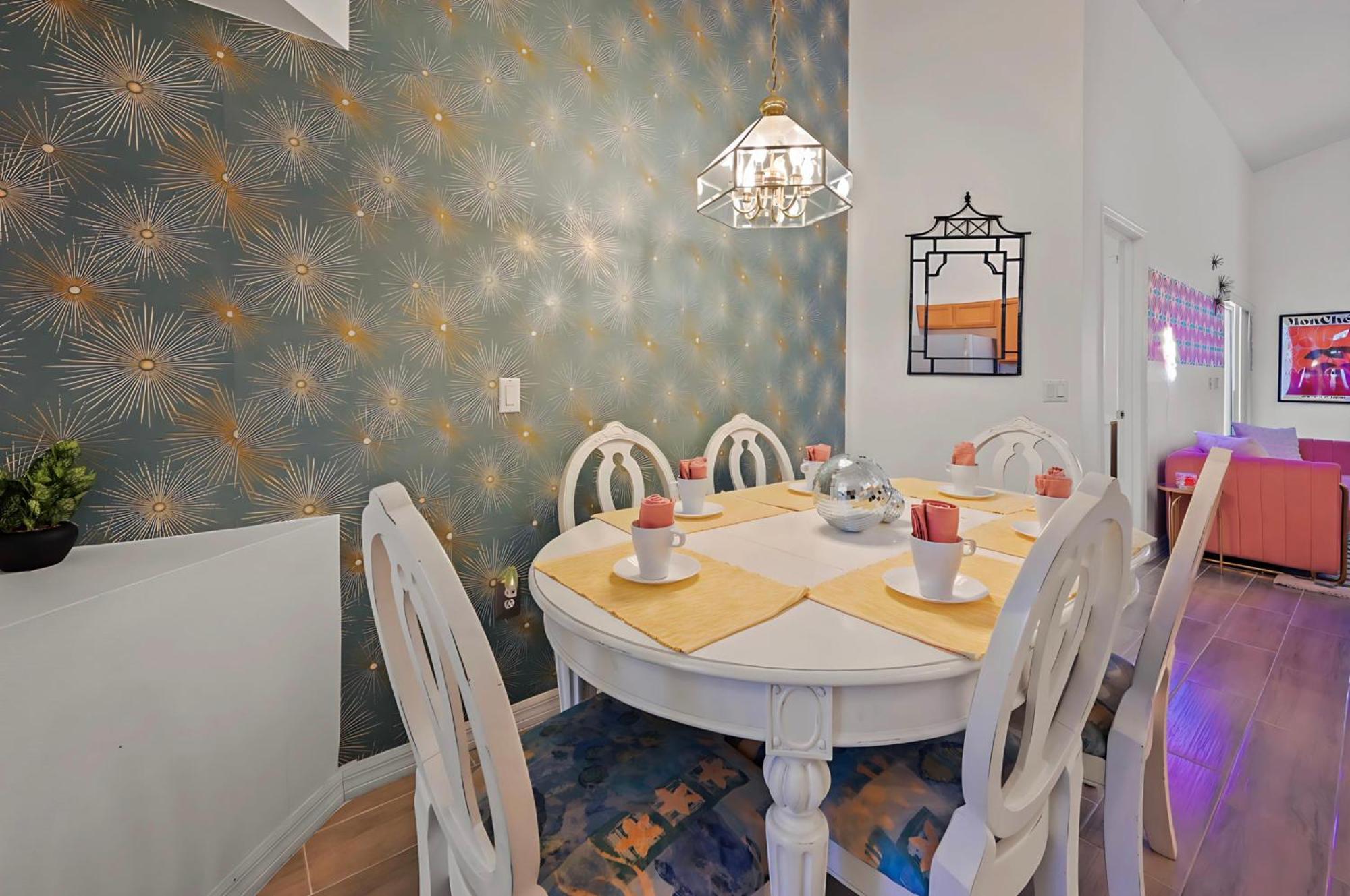 World Getaway: 4 Bedroom - Sunroof - Bbq Bliss Orlando