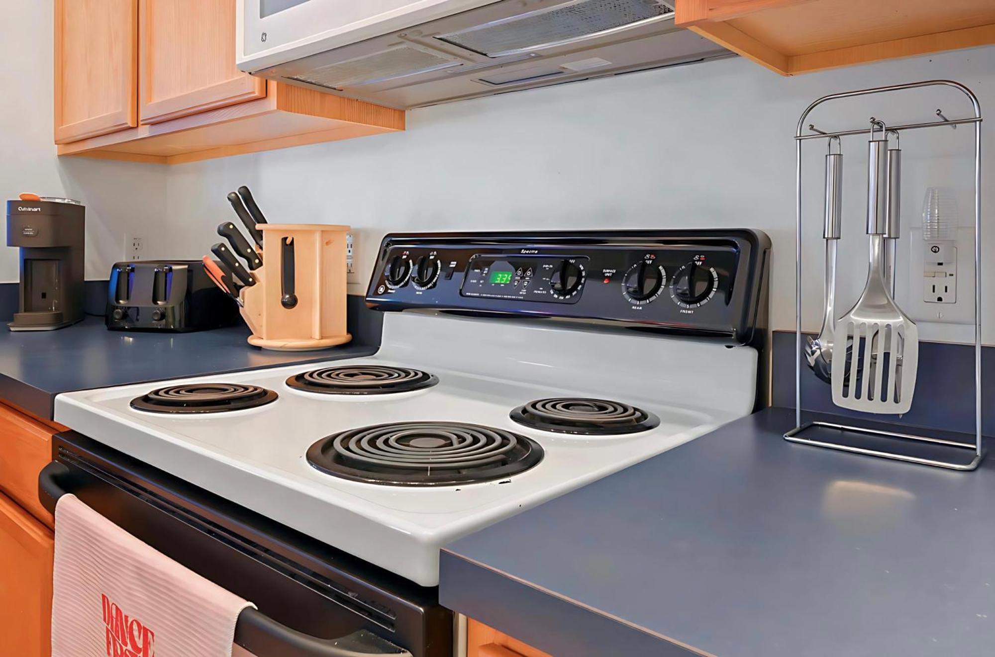 World Getaway: 4 Bedroom - Sunroof - Bbq Bliss Orlando