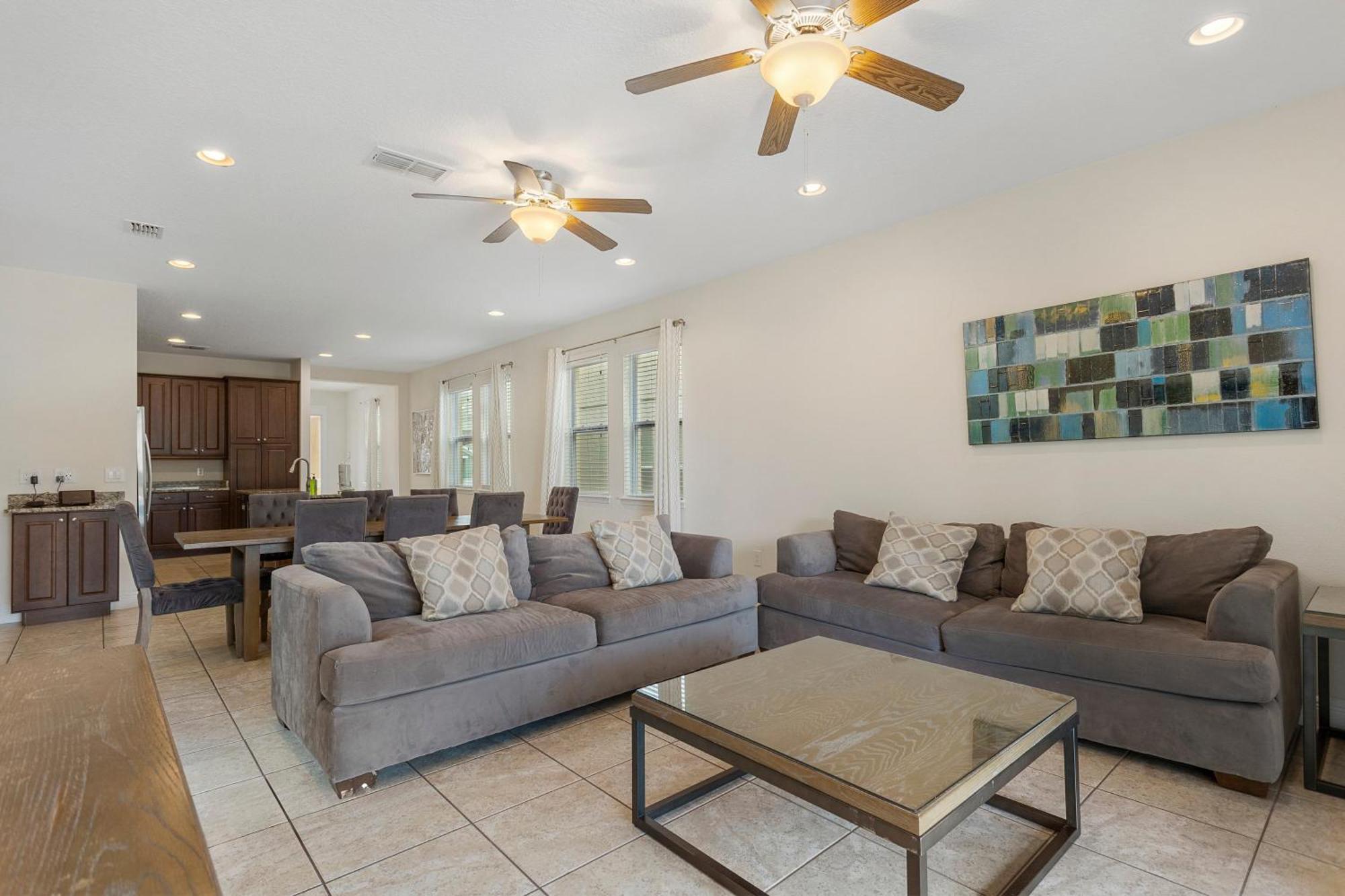 331-8-pc-perfectly Furnished With Games And Movie
