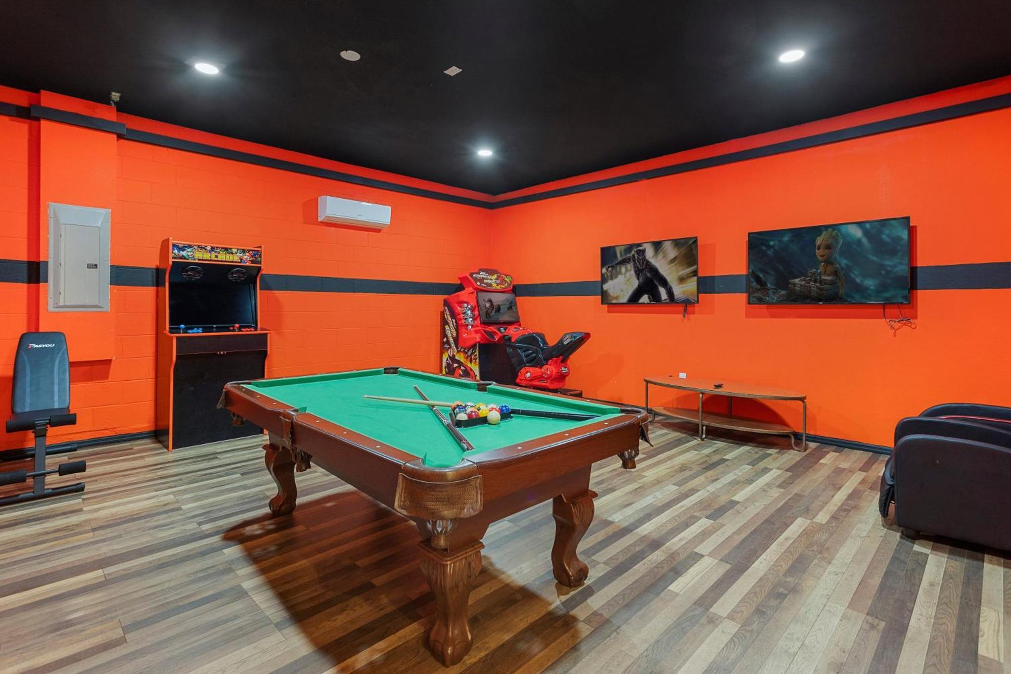 331-8-pc-perfectly Furnished With Games And Movie