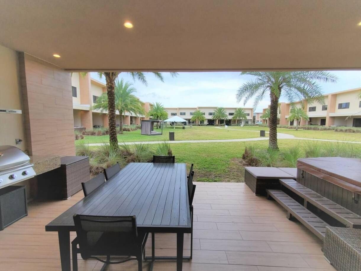 7564 Magic Village 3 Jacuzzi 6min *