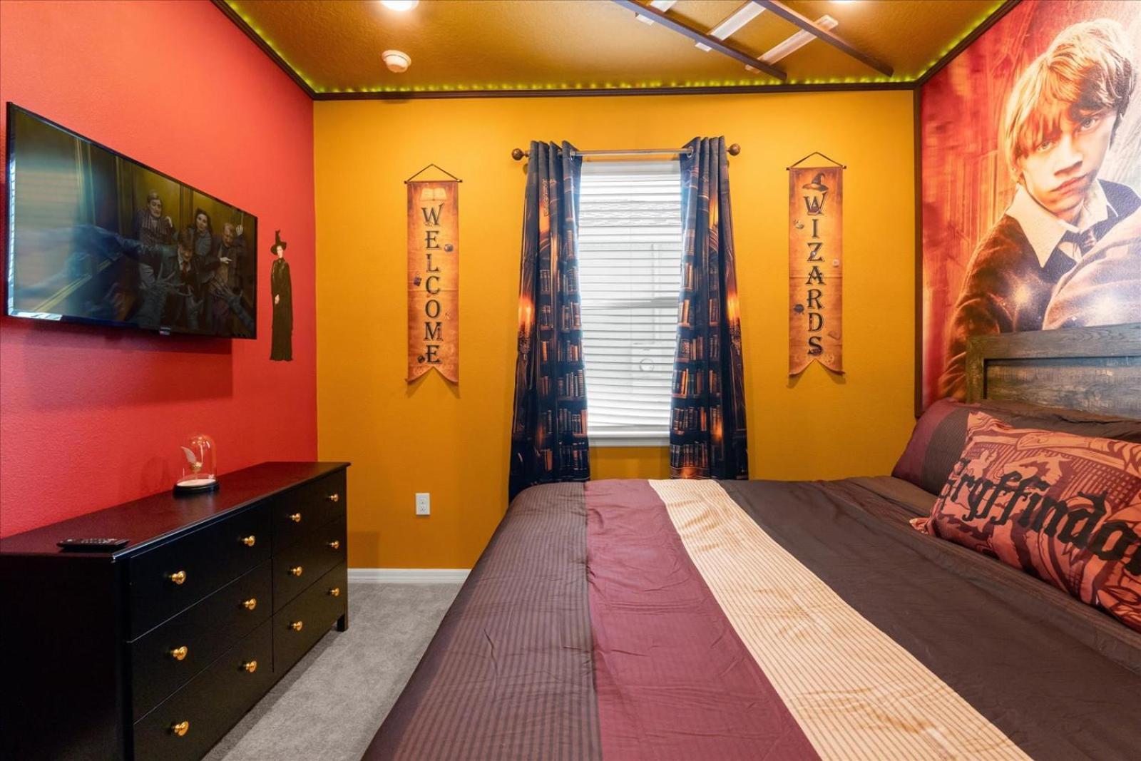 Holiday home Luxury 5 Bedroom Family With Pool Theater And Arcade Near Orlando
