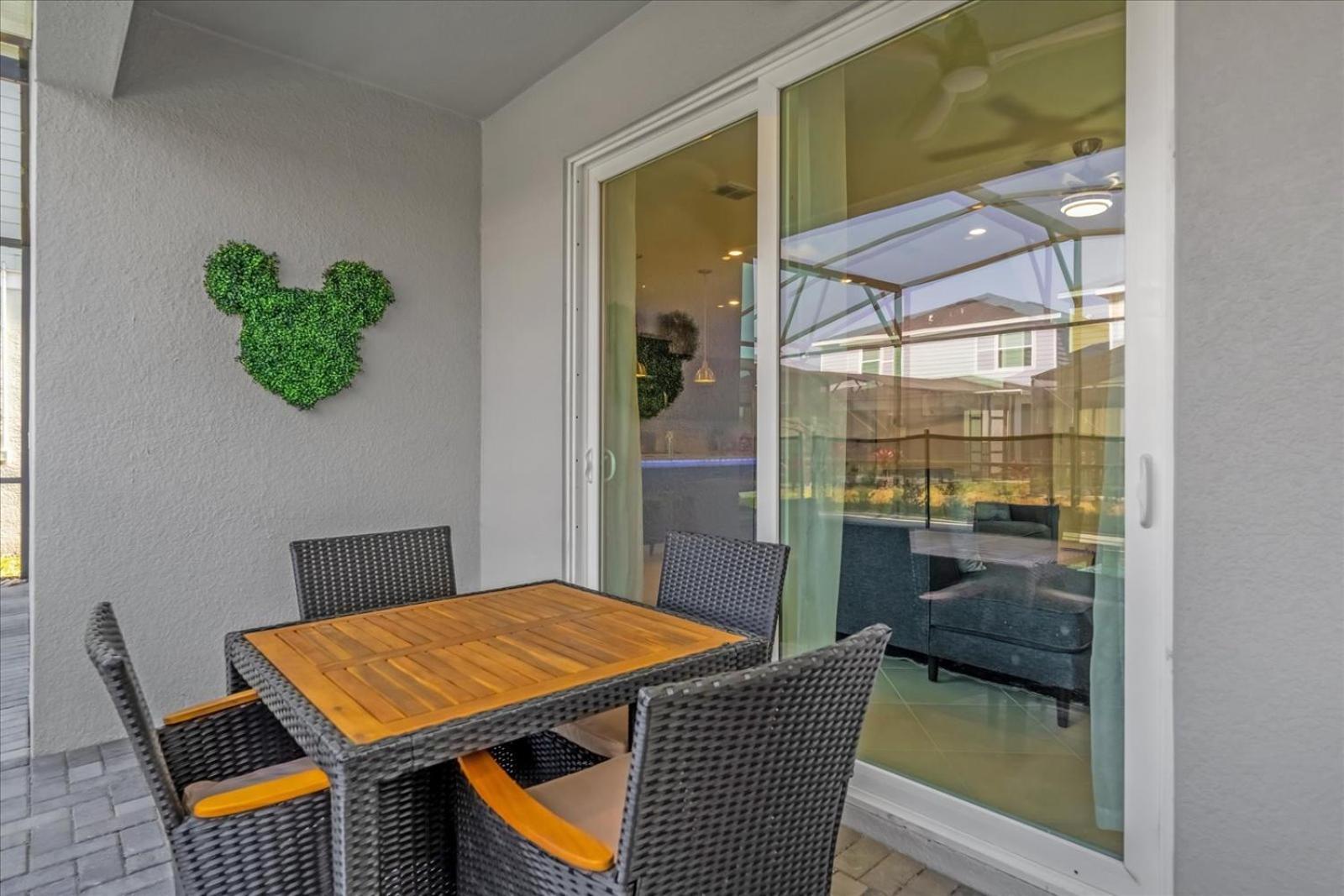 Holiday home Luxury 5 Bedroom Family With Pool Theater And Arcade Near