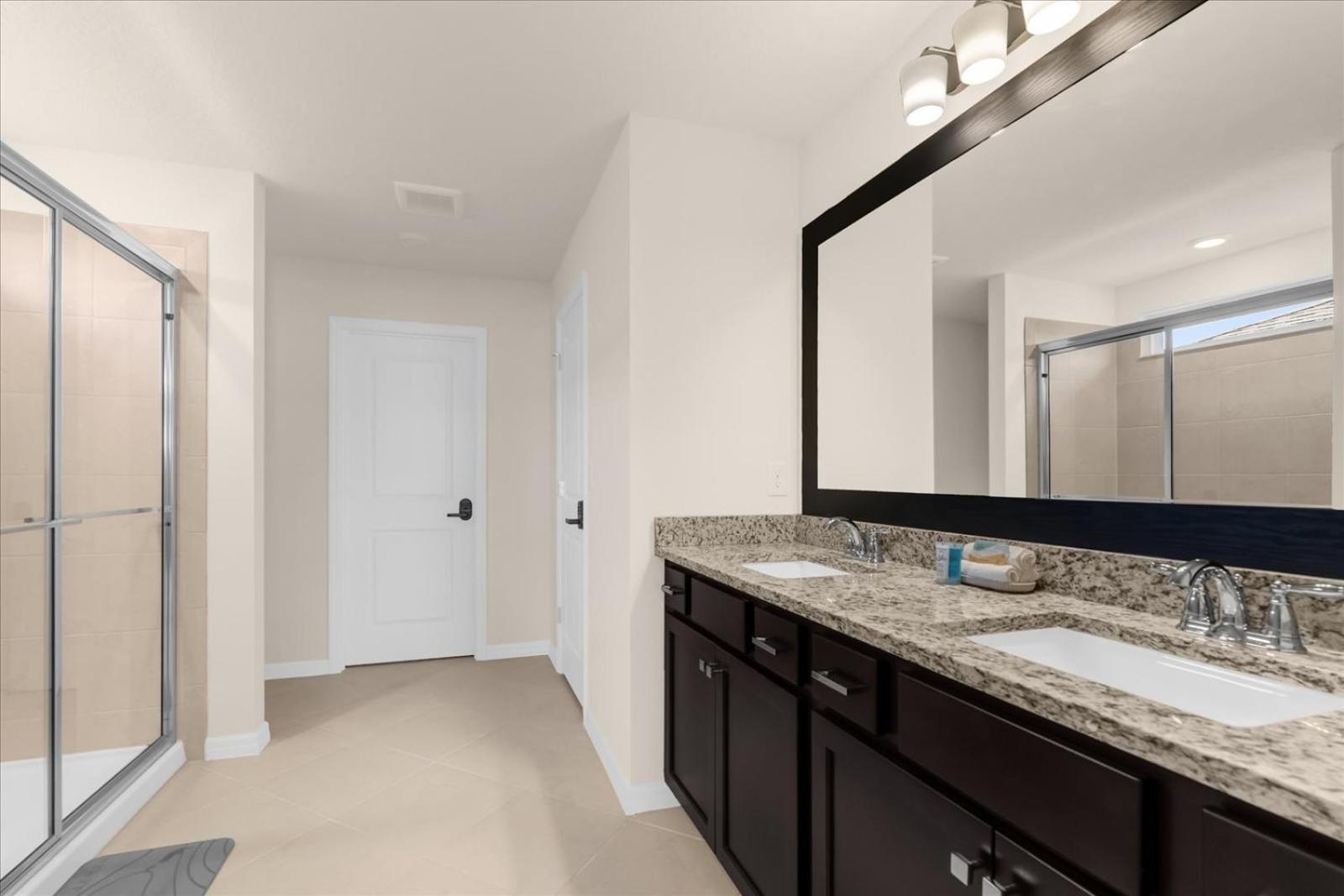 Luxury 5 Bedroom Family With Pool Theater And Arcade Near Holiday home *