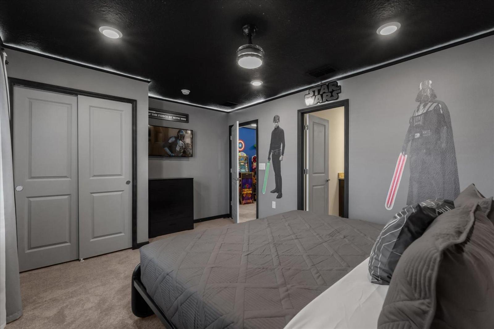 Luxury 5 Bedroom Family With Pool Theater And Arcade Near Holiday home