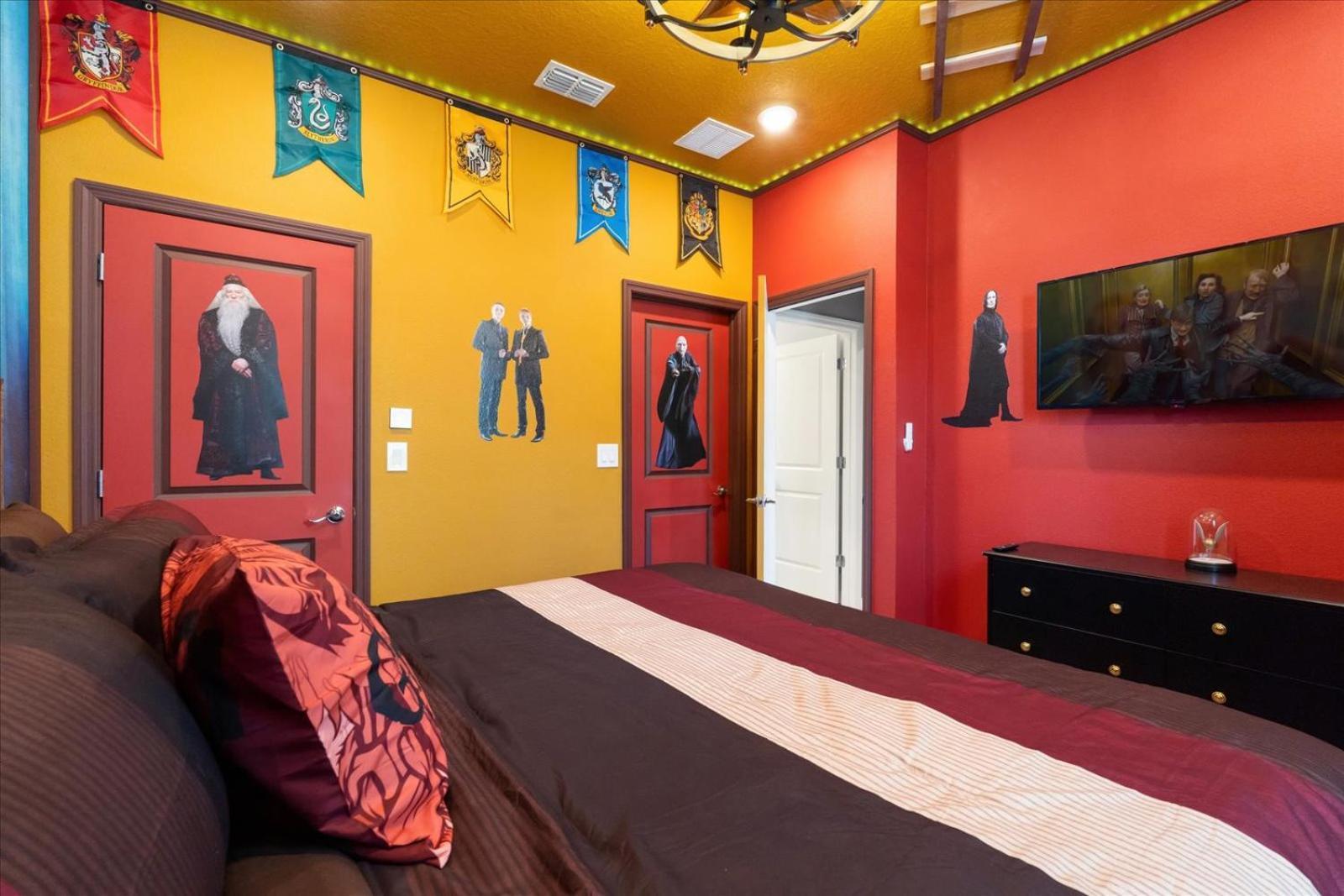 Luxury 5 Bedroom Family With Pool Theater And Arcade Near