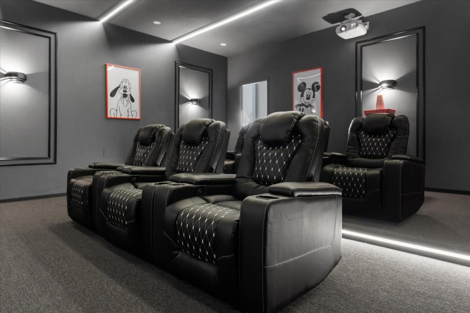 Luxury 5 Bedroom Family With Pool Theater And Arcade Near Holiday home