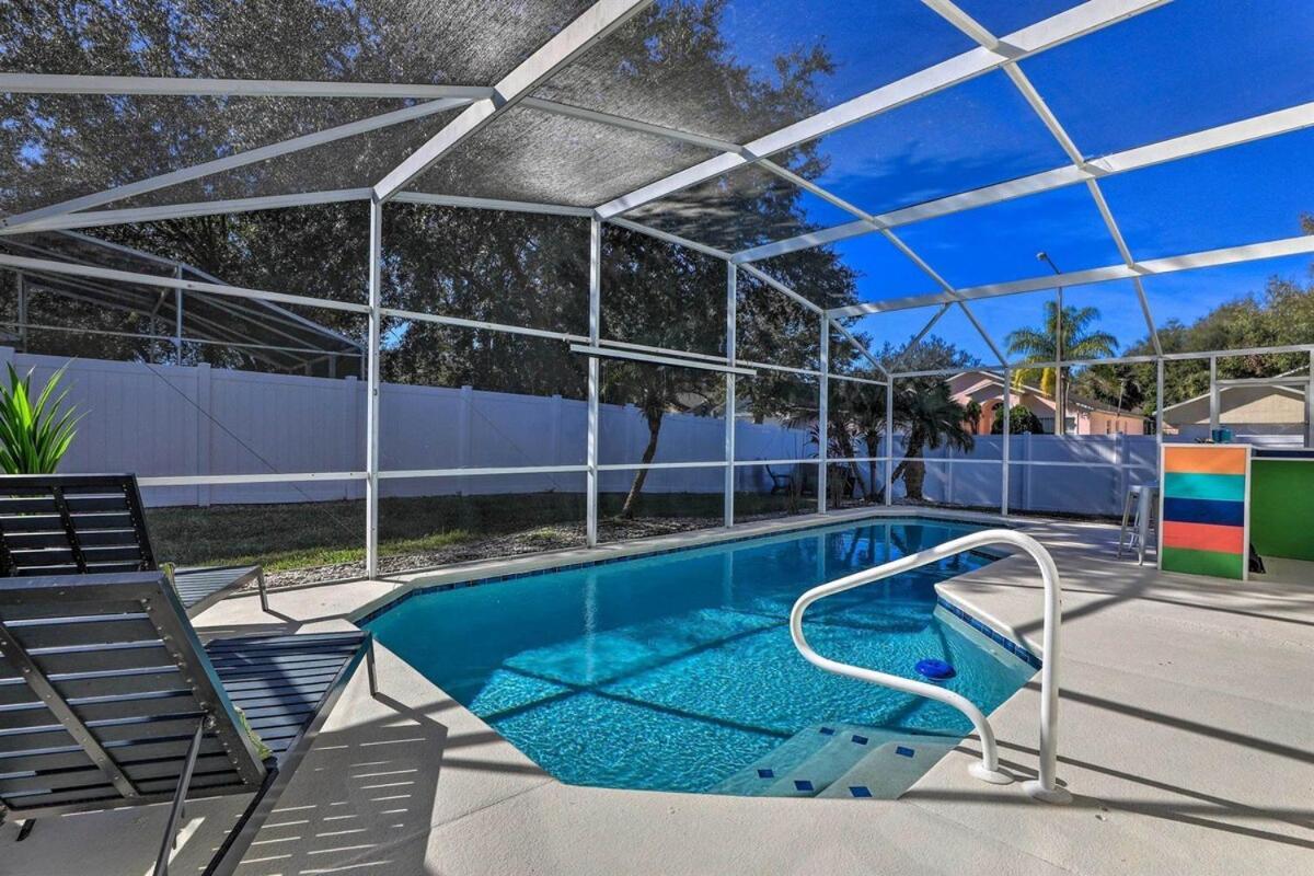 Florida Star Wars Villa, Poolside Cinema Holiday home Orlando