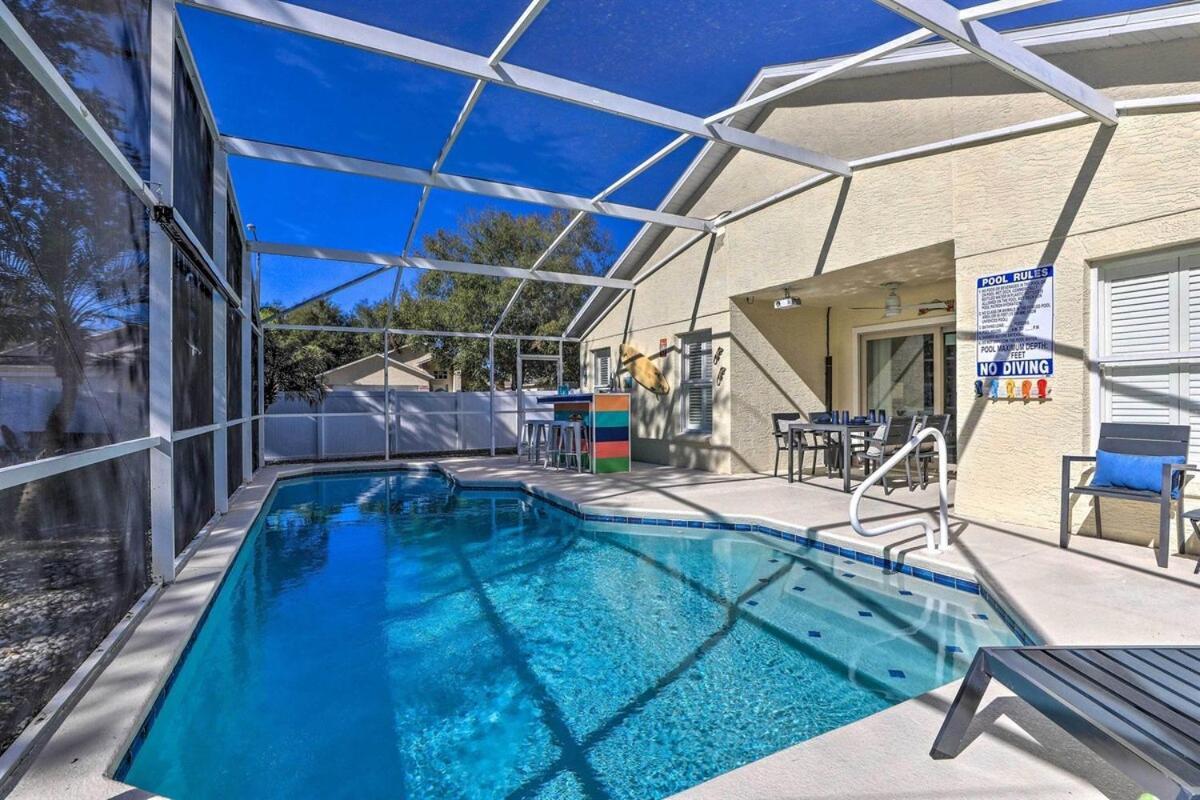 Florida Star Wars Villa, Poolside Cinema Holiday home Orlando