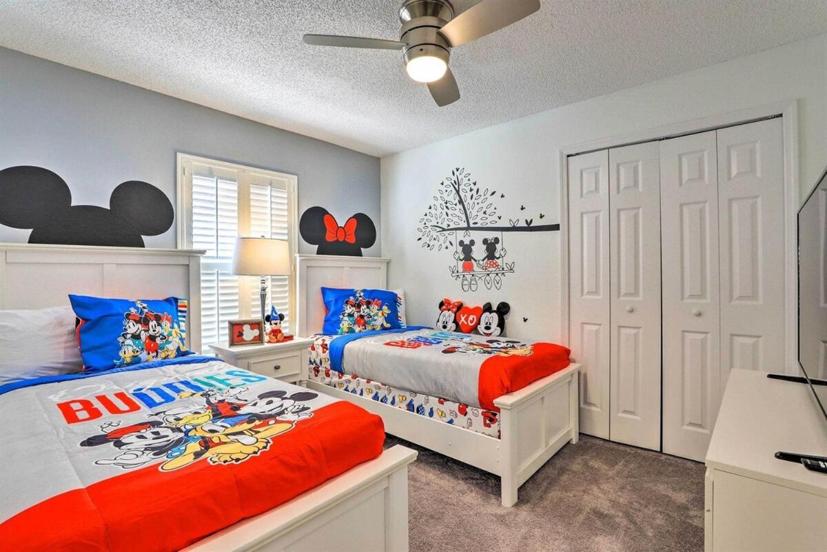 Florida Star Wars Villa, Poolside Cinema Holiday home