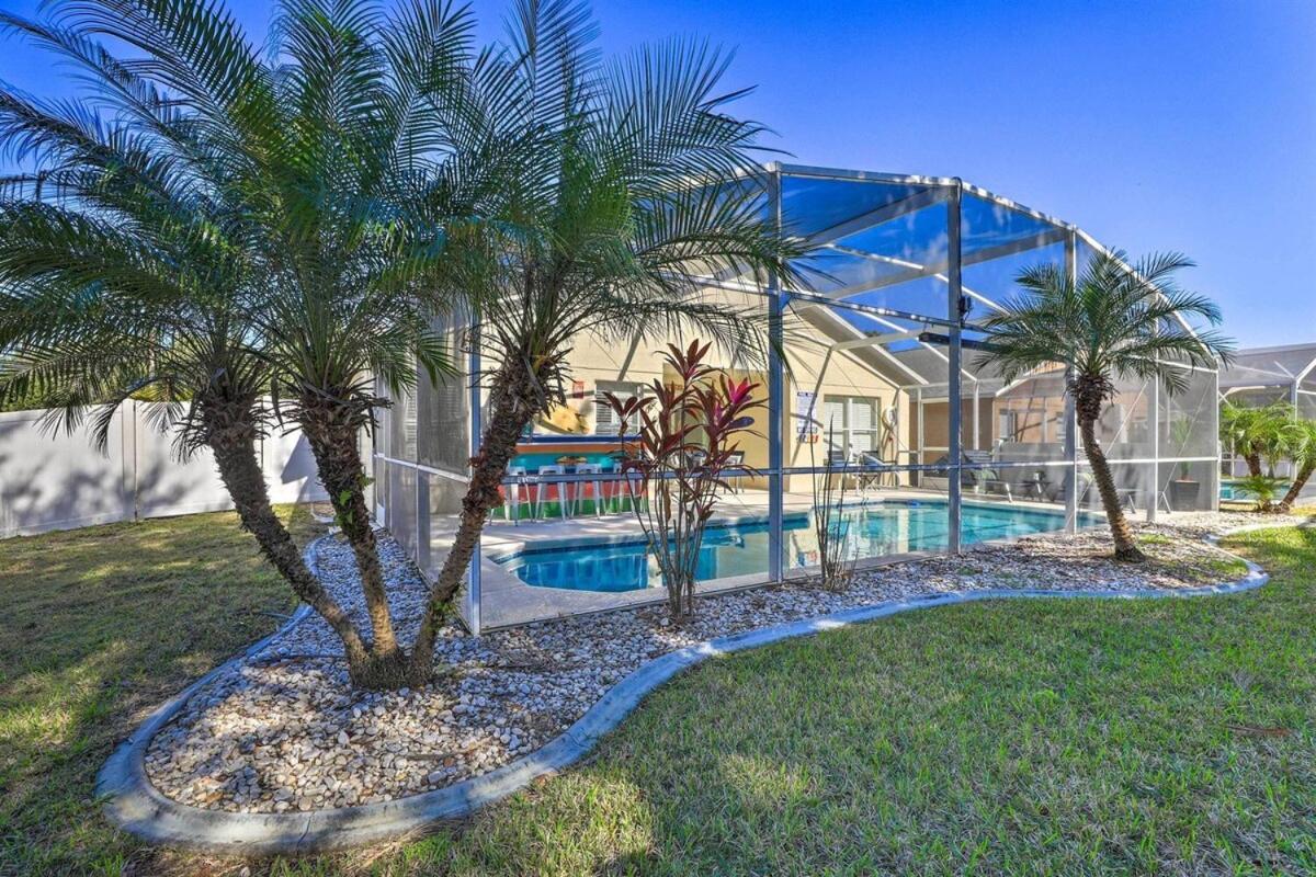 Florida Star Wars Villa, Poolside Cinema * Orlando