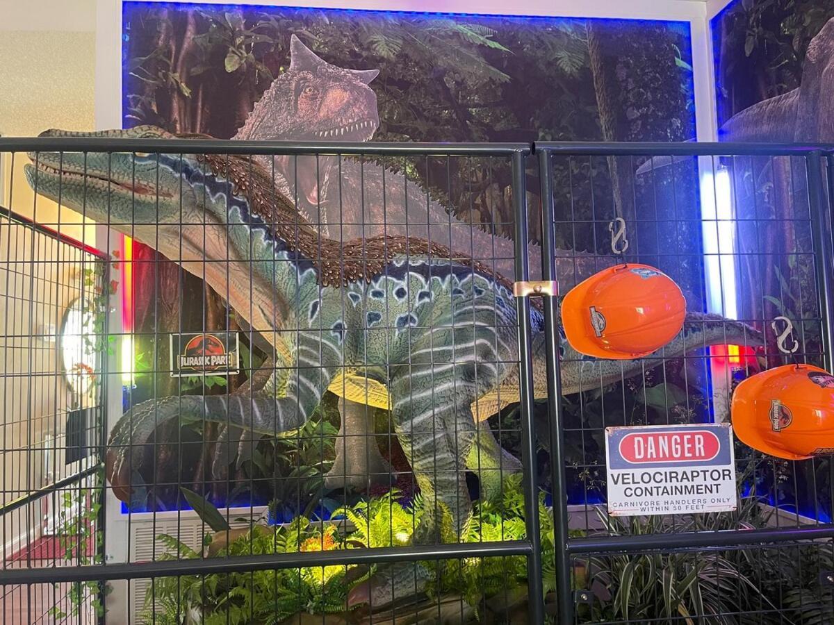 Holiday home 1st Animatronic Dinosaur *