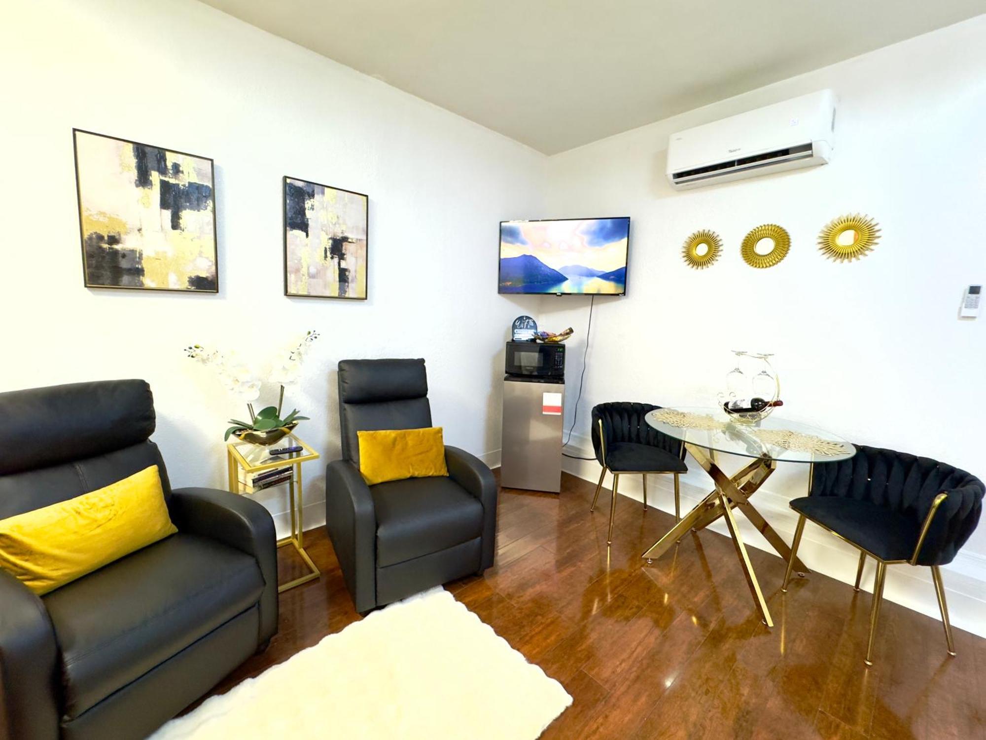 Yania's Cozy Getaway Apartment Orlando