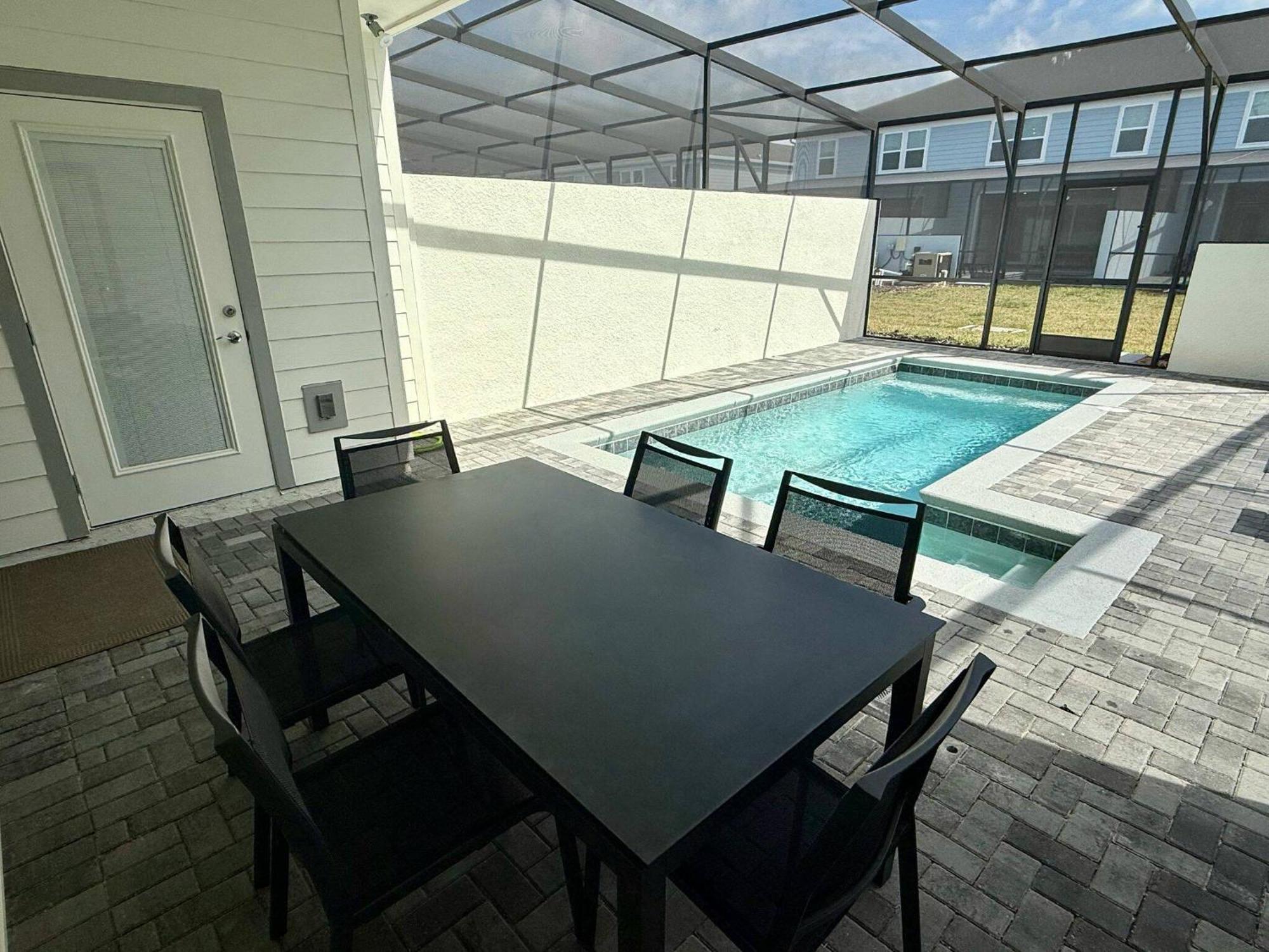 Holiday home Stunning Pool Just Minutes From