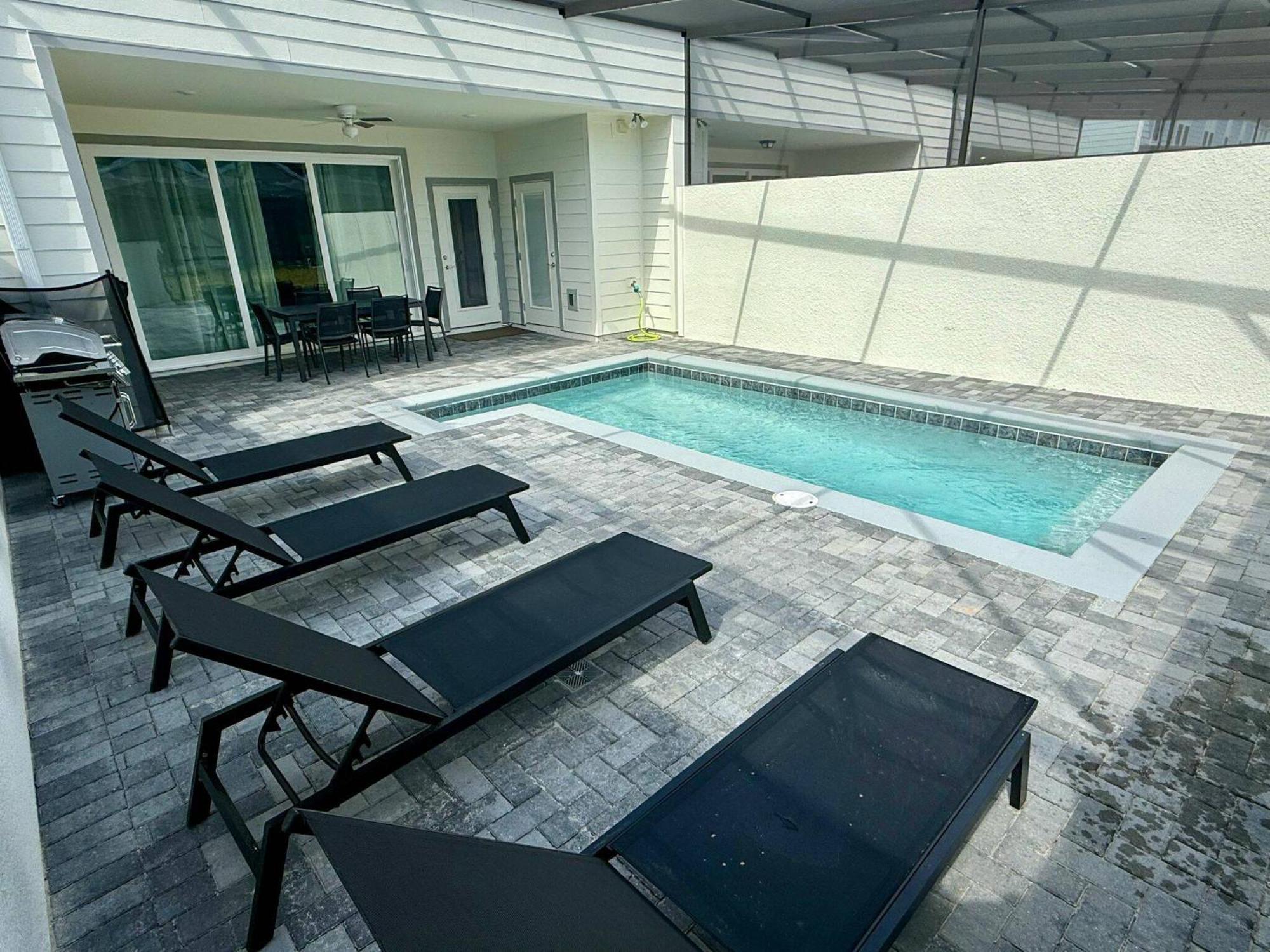 Stunning Pool Just Minutes From