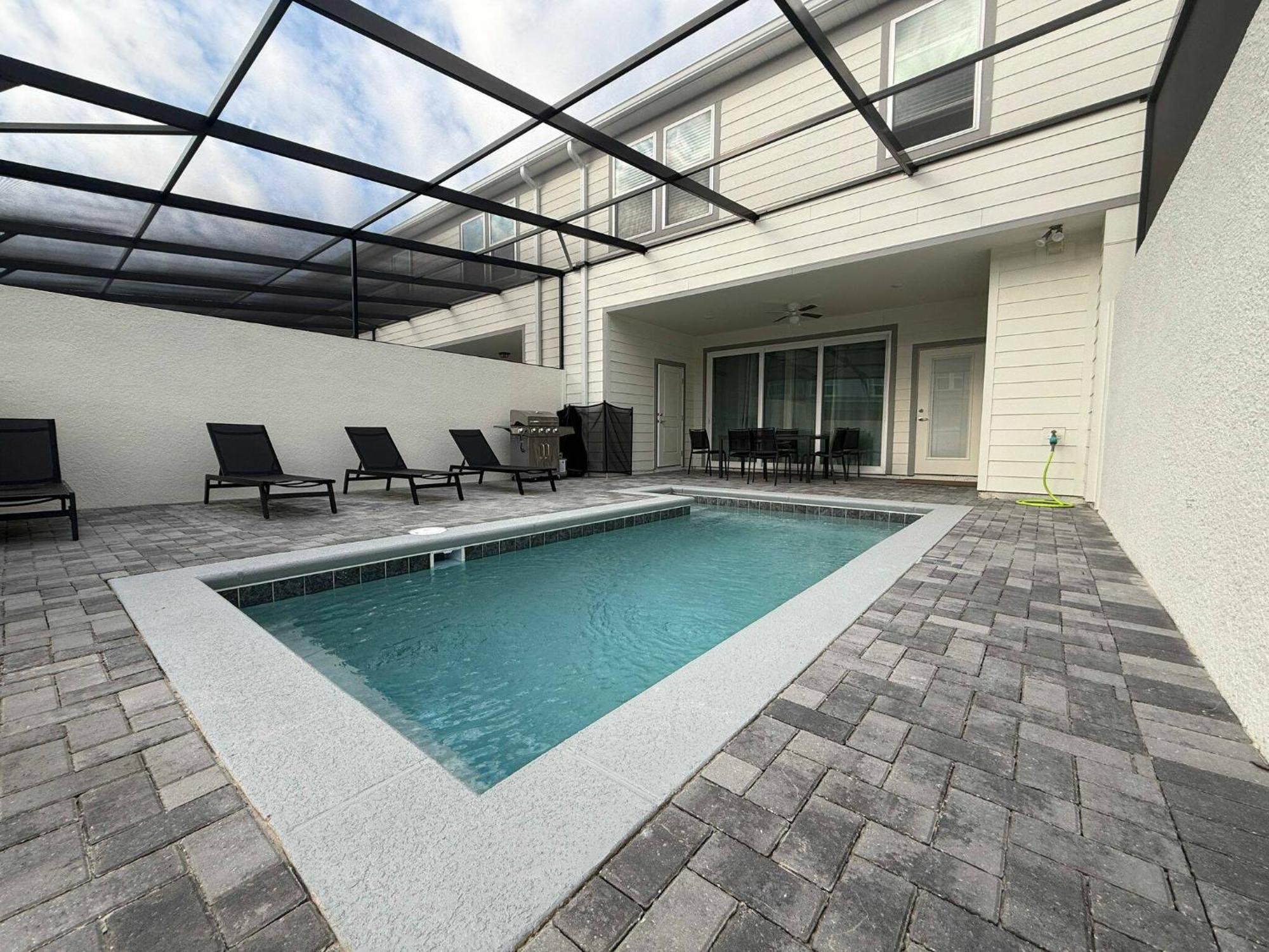 Stunning Pool Just Minutes From