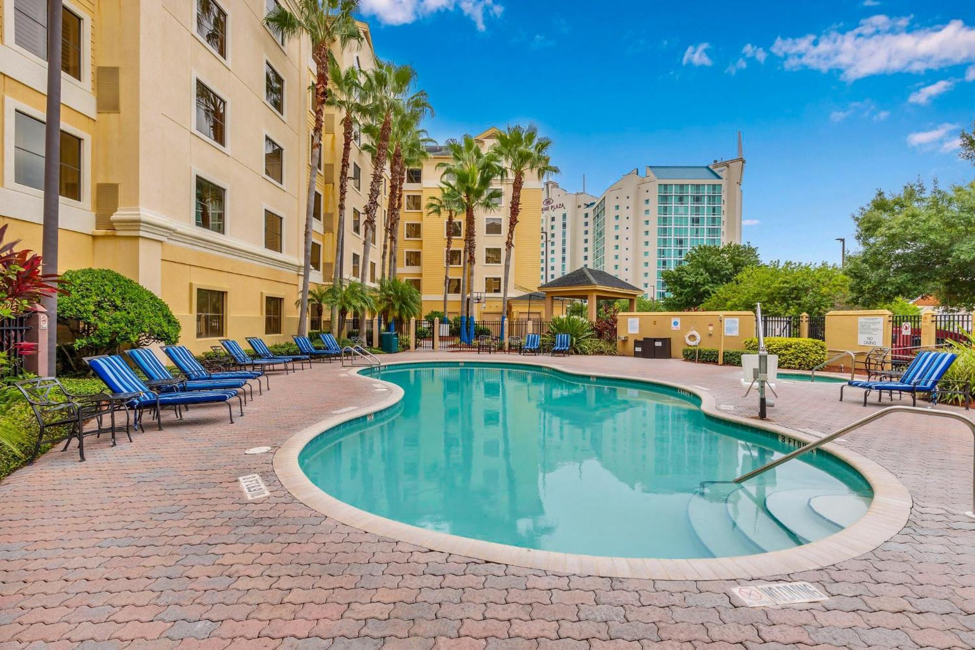 Apartment Spacious Queen Near Universal Pool & Hot Tub