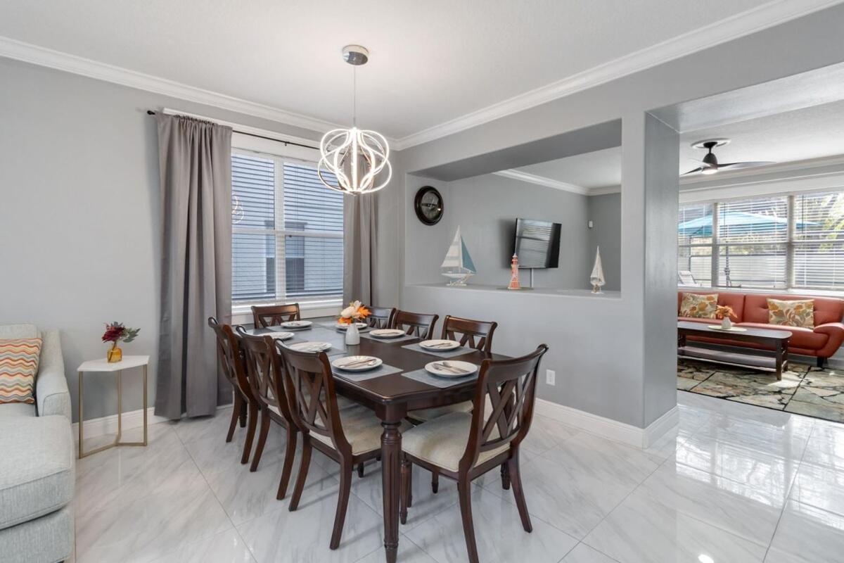 5br Oasis Retreat Near