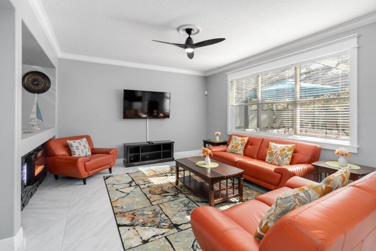 5br Oasis Retreat Near *