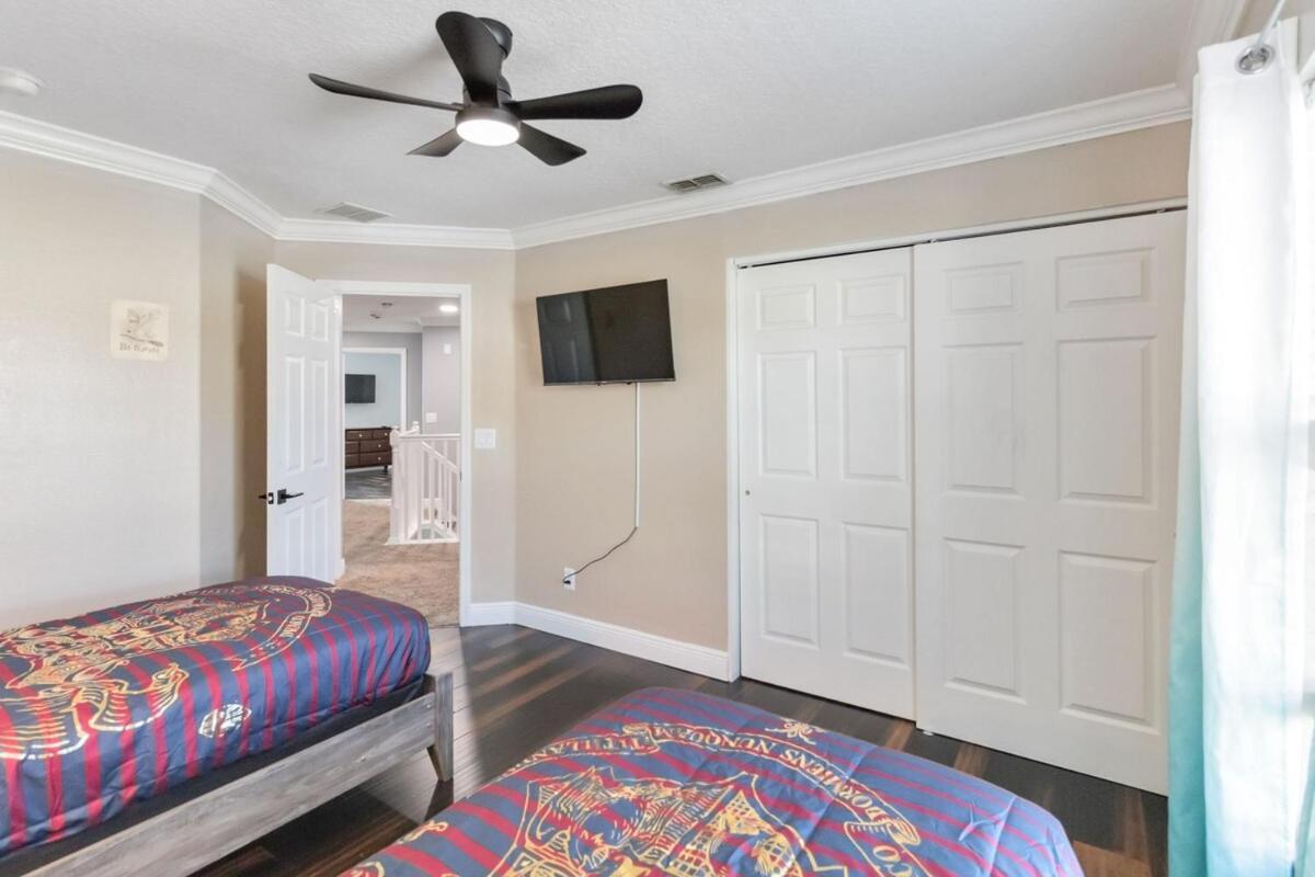 5br Oasis Retreat Near