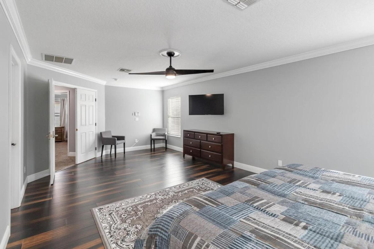 5br Oasis Retreat Near Holiday home *