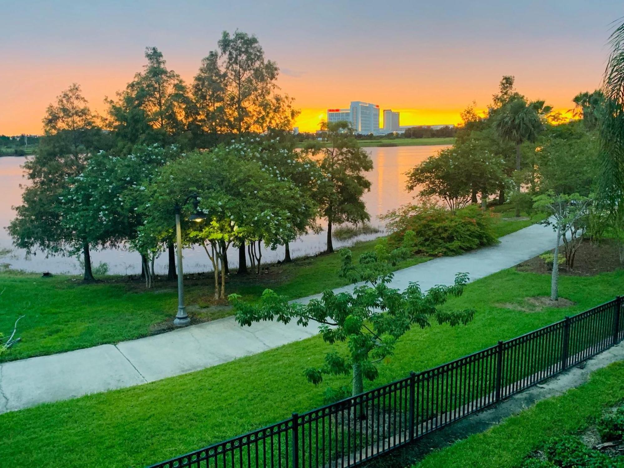 Apartment P.11 # Vista Cay View/ Walking Distance To The Convention Center/close To Universal & *