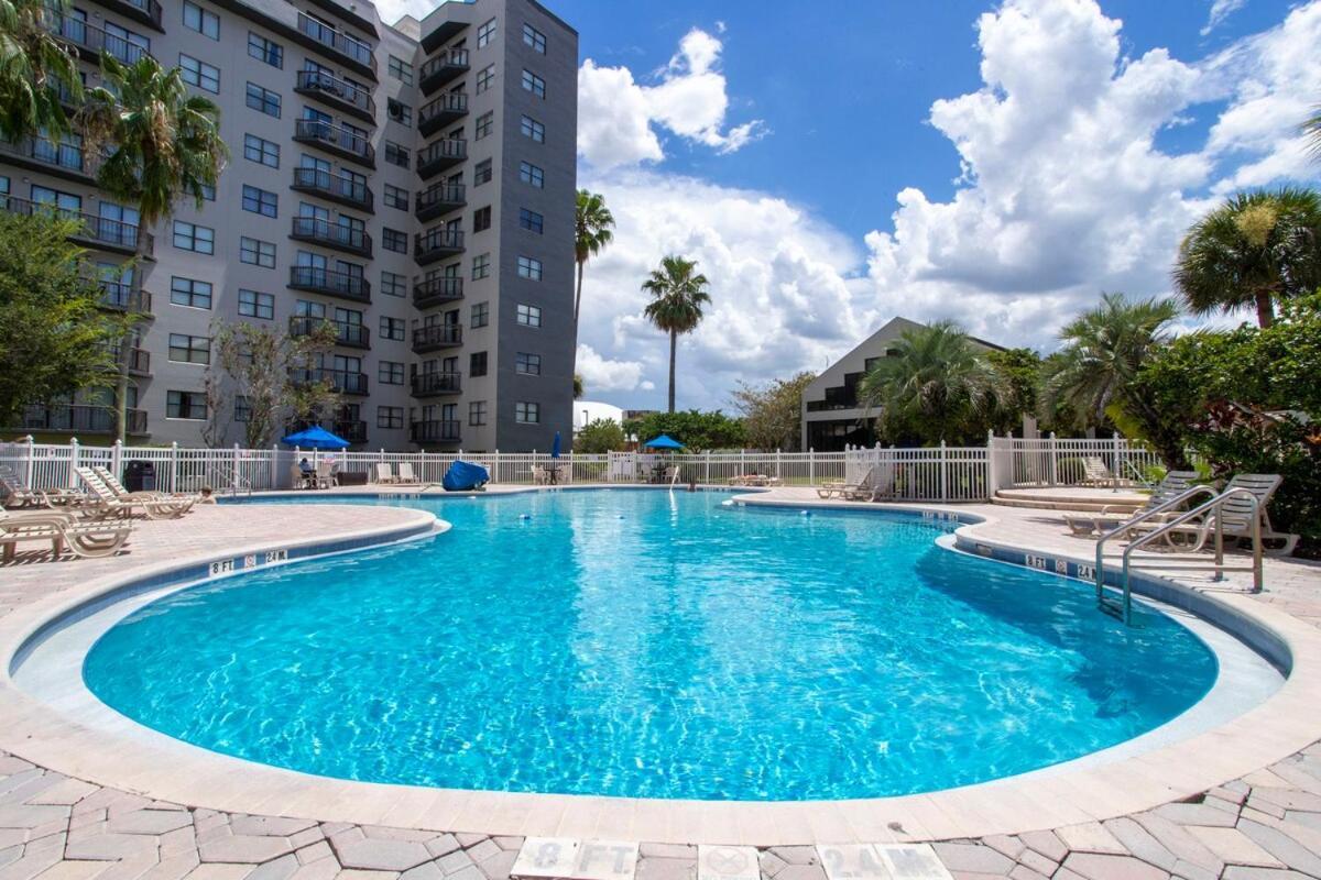 Luxury Lakeview Getaway 1 Mile Universal