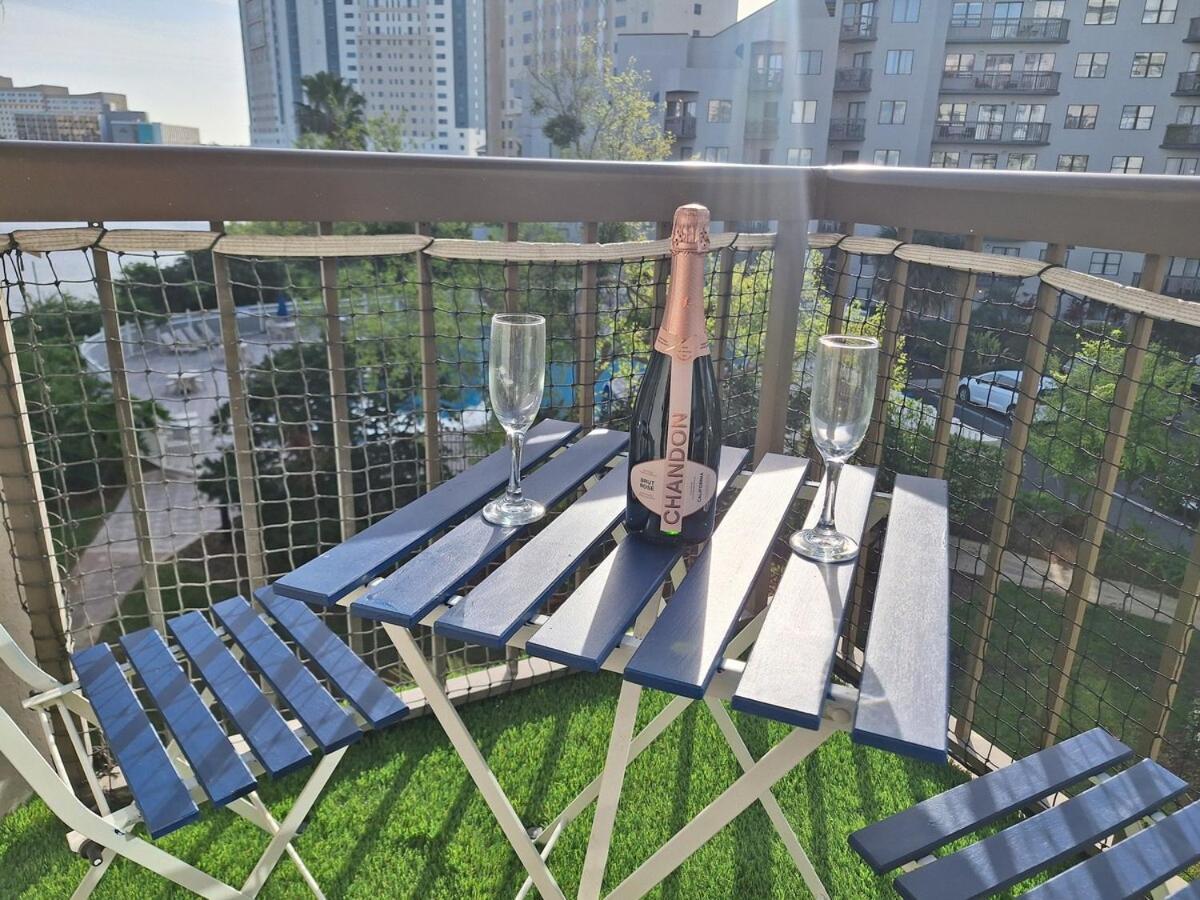 Luxury Lakeview Getaway 1 Mile Universal *