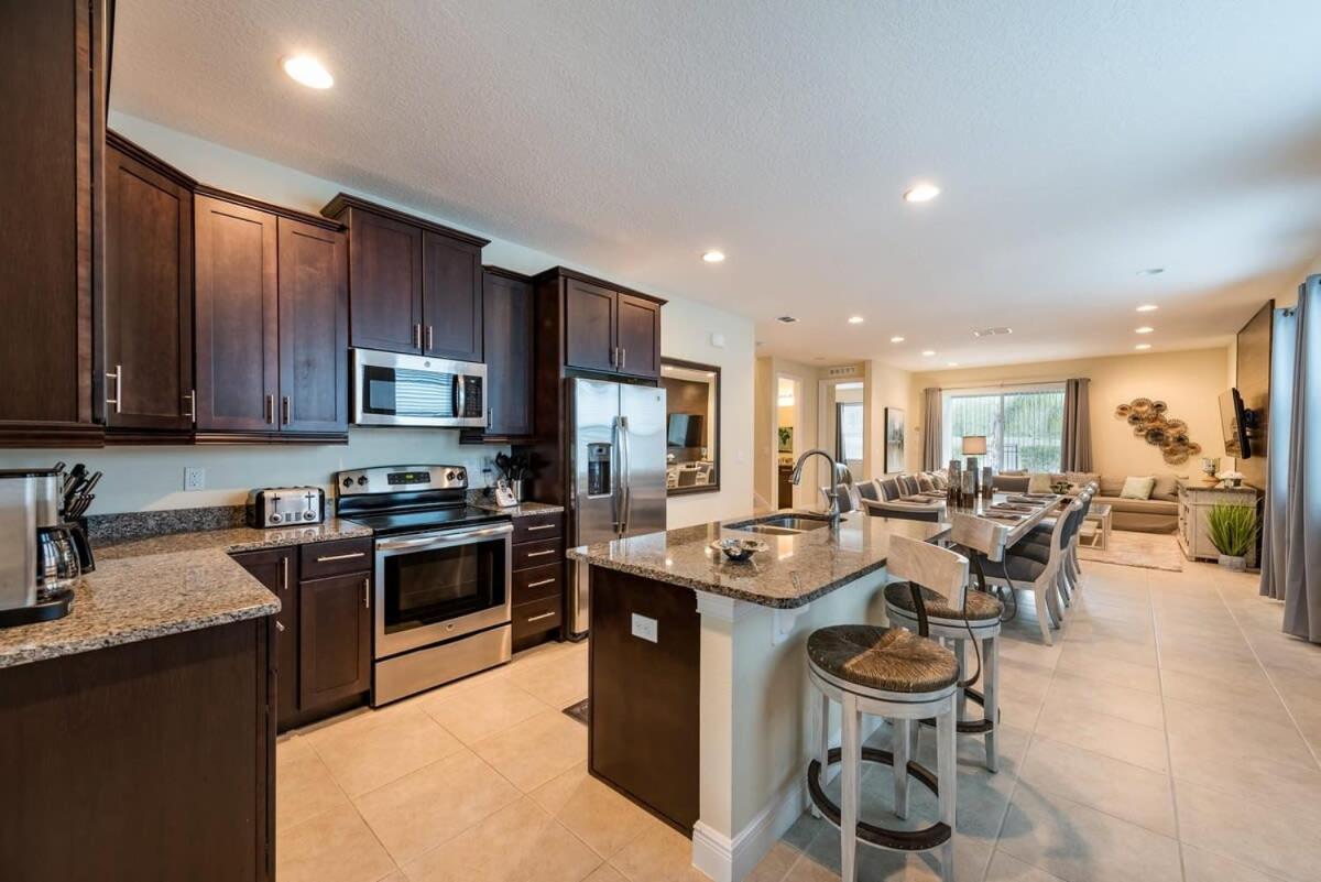 Elegant 8br Encore Pool W Gameroom Single Family Holiday home Orlando