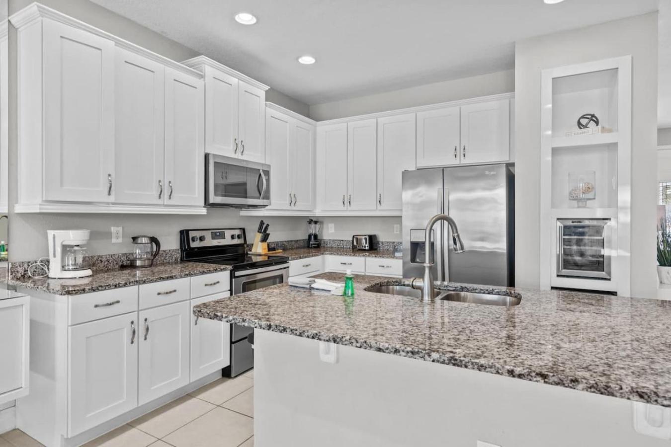 8 Bedroom 6.5 Bathroom Encore At Reunion 7644 Orlando
