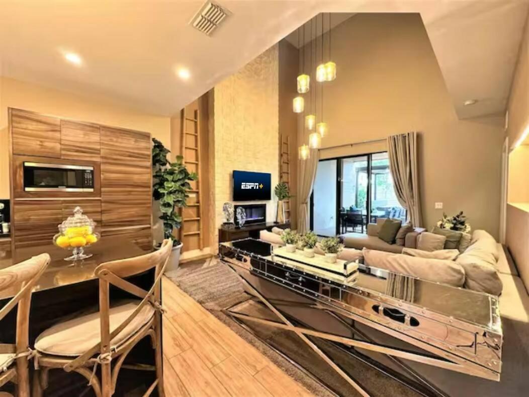 Modern 4 En W Private Hot Tub Bbq Grill Holiday home